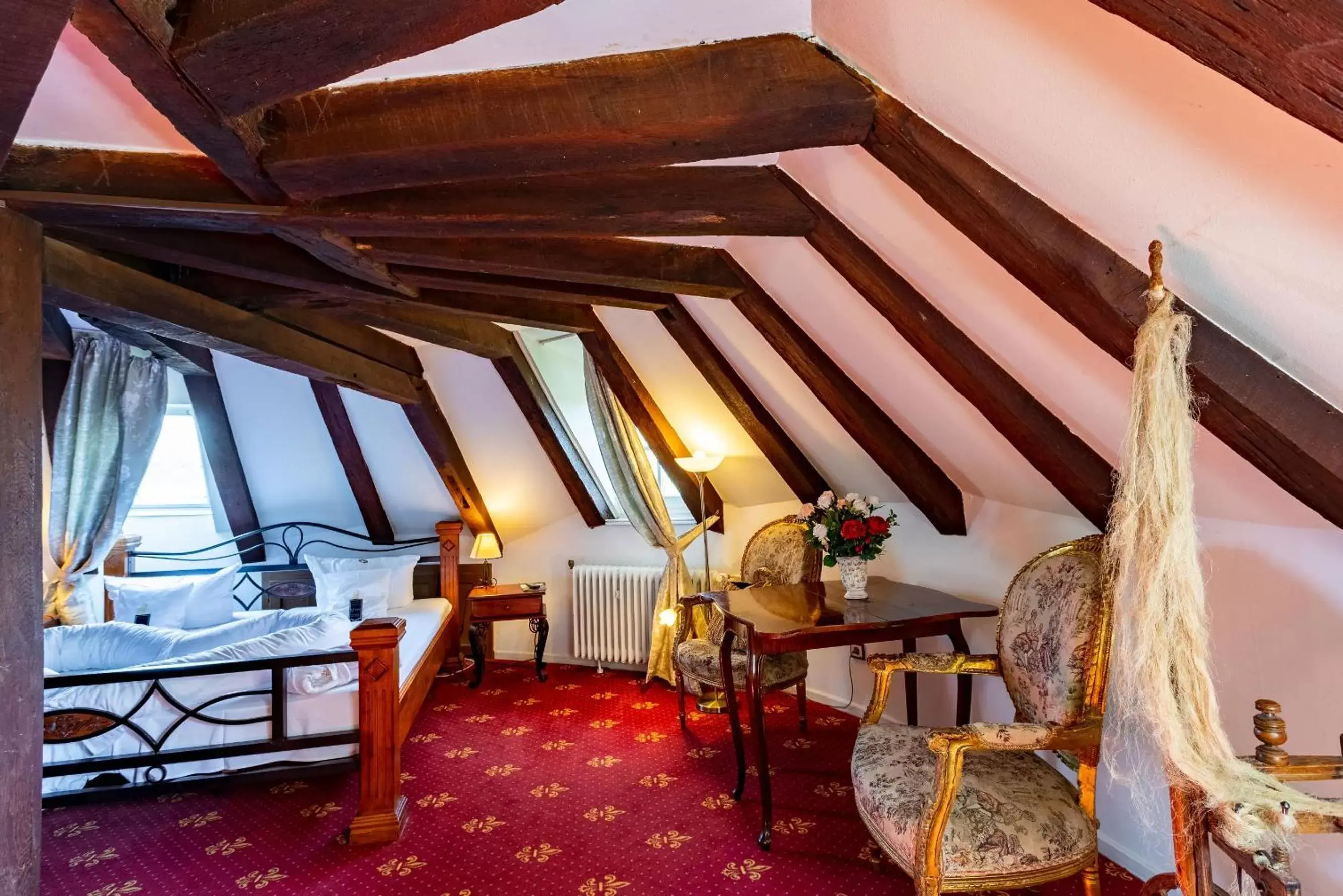 Photo of the whole room, Seating Area in Hotel Burg Trendelburg