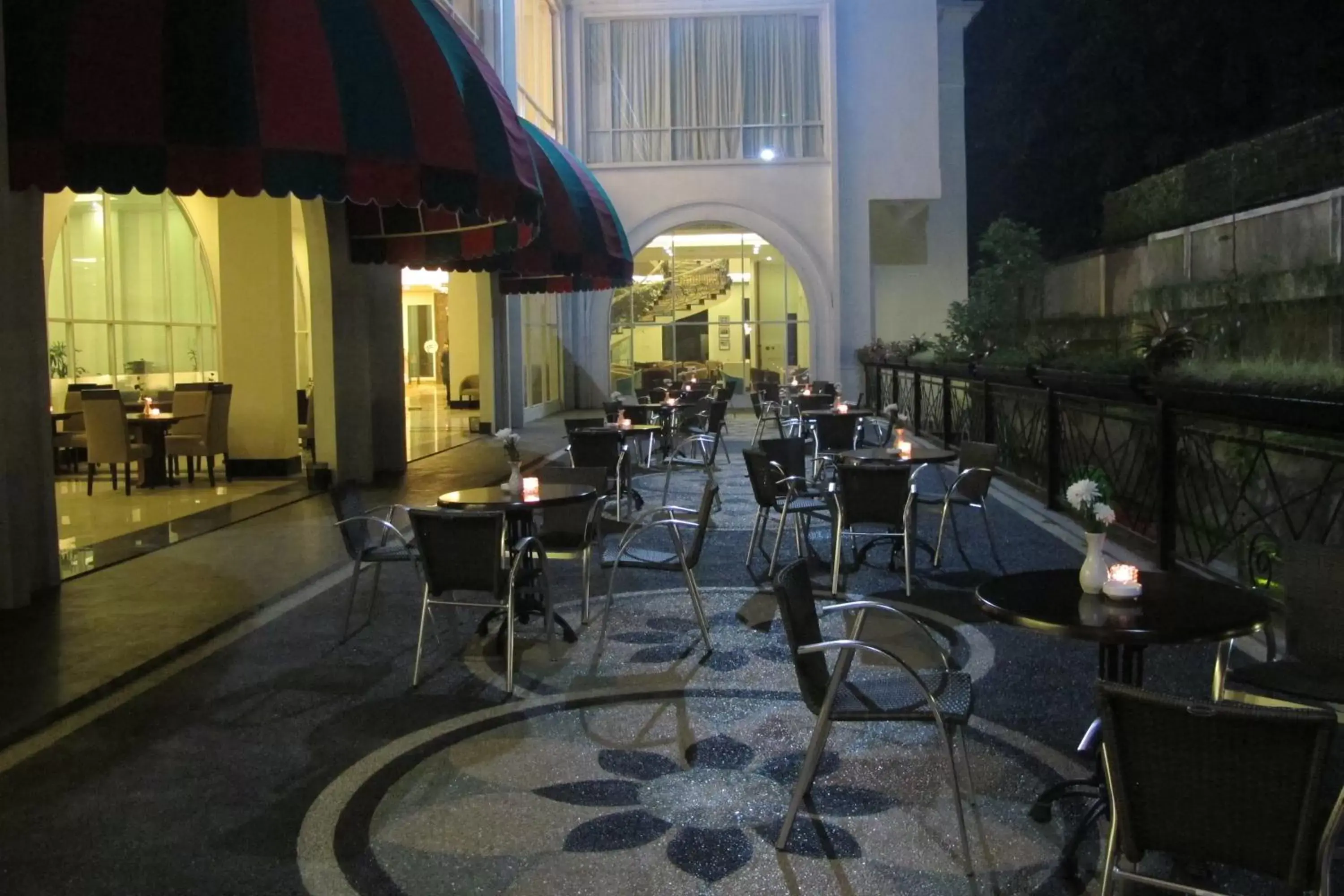 Restaurant/Places to Eat in The Sahira Hotel Syariah