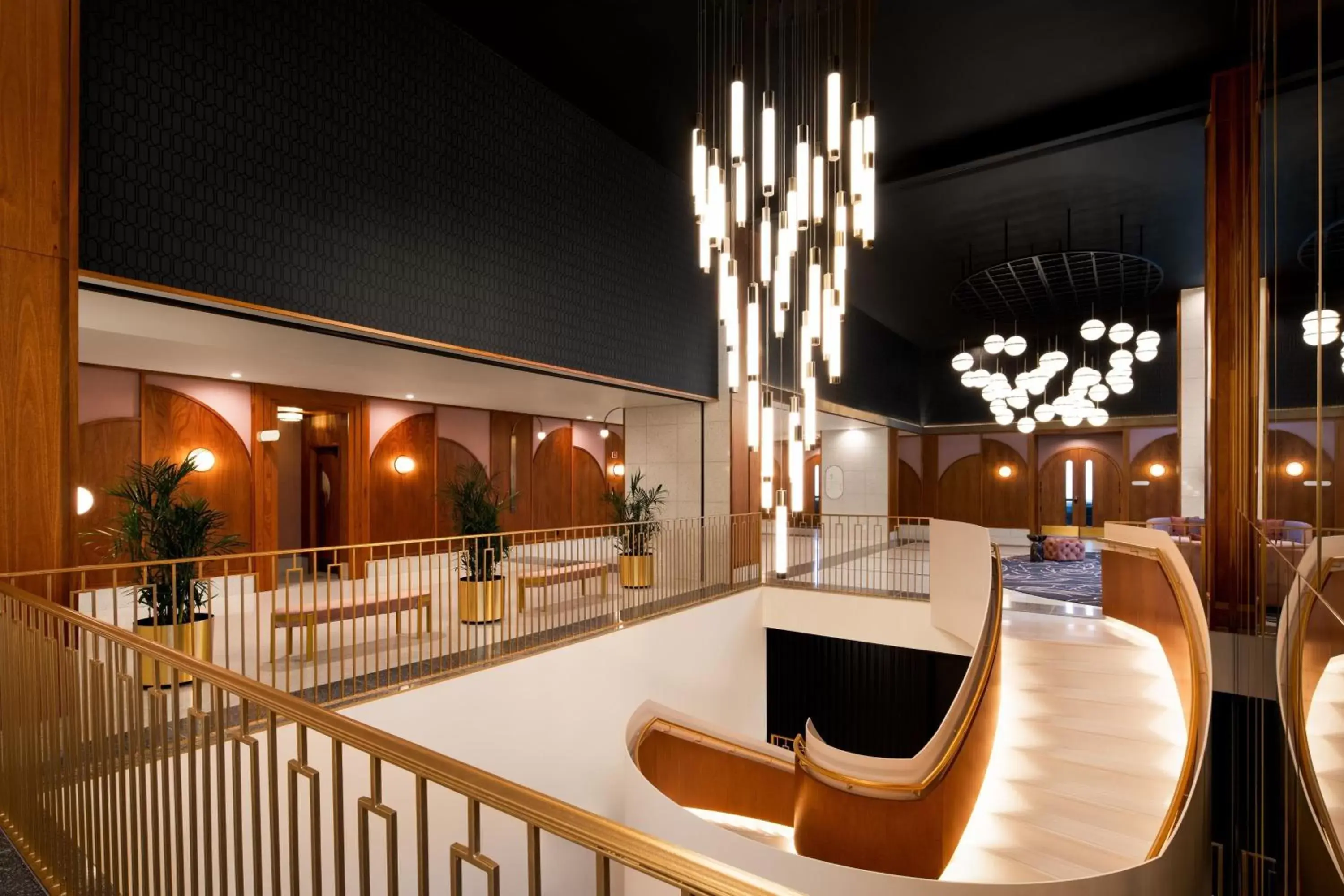 Property building in HONEYROSE Hotel, Montreal, a Tribute Portfolio Hotel