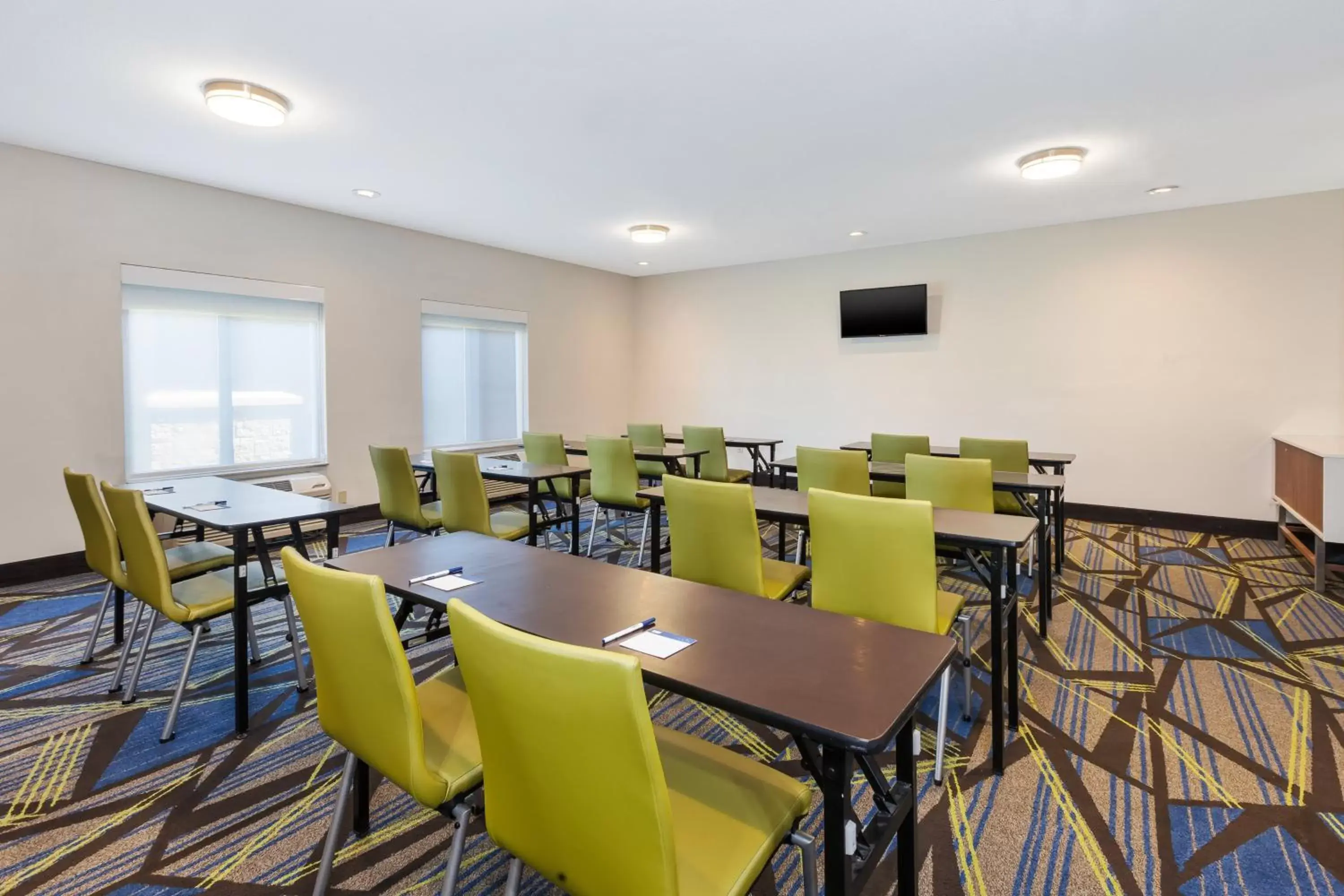 Meeting/conference room in Holiday Inn Express and Suites Three Rivers, an IHG Hotel