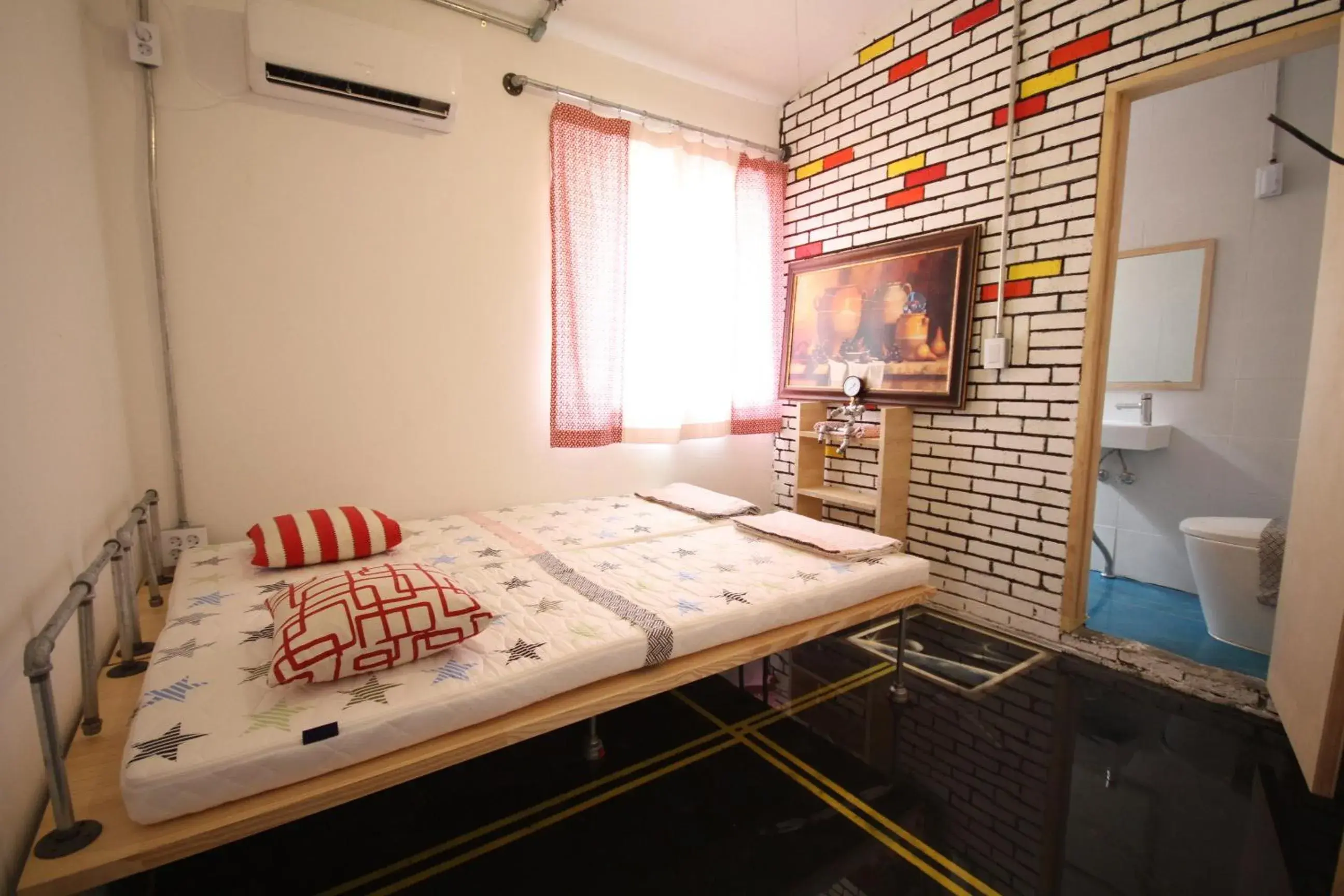 Bed in Time Travelers Party Hostel In Hongdae