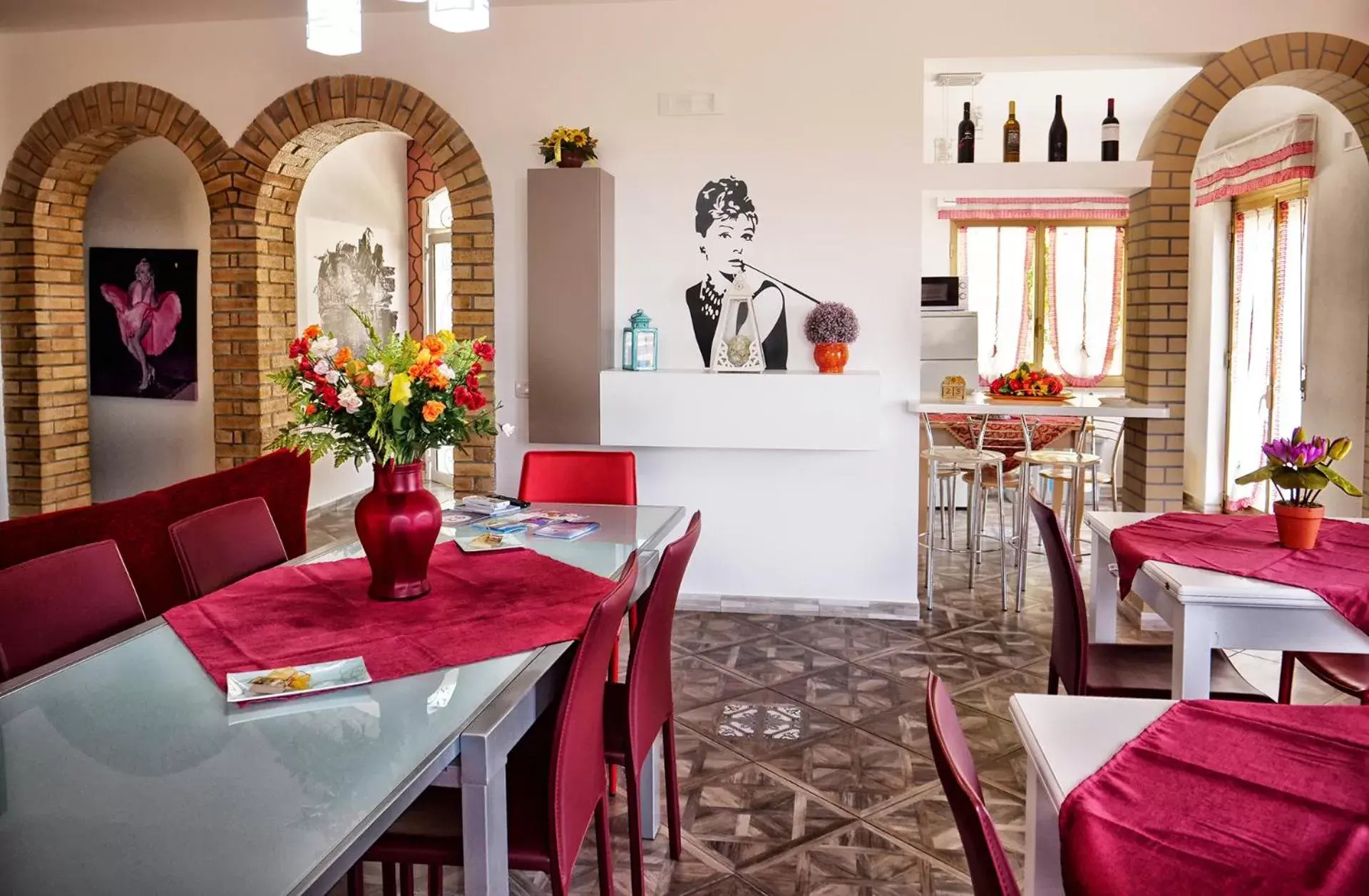 Communal lounge/ TV room, Restaurant/Places to Eat in B&B Vento di Scirocco