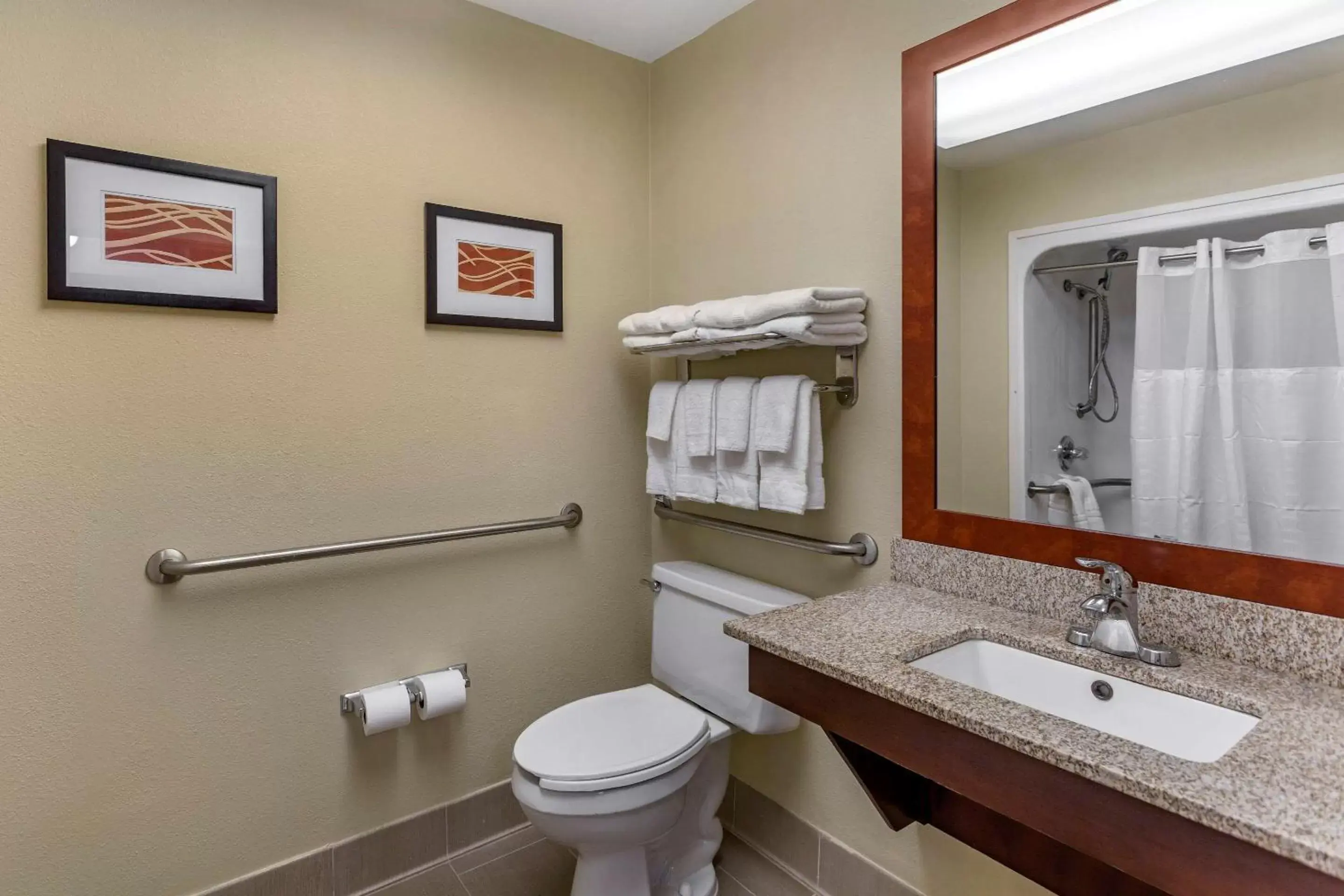 Bathroom in Comfort Suites At Rivergate Mall