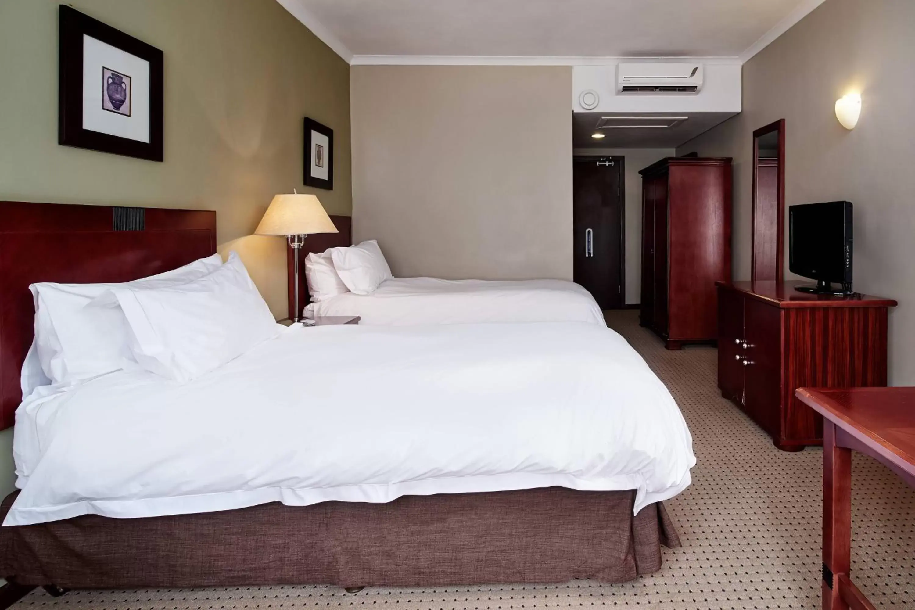 Photo of the whole room, Bed in Protea Hotel by Marriott Blantyre Ryalls