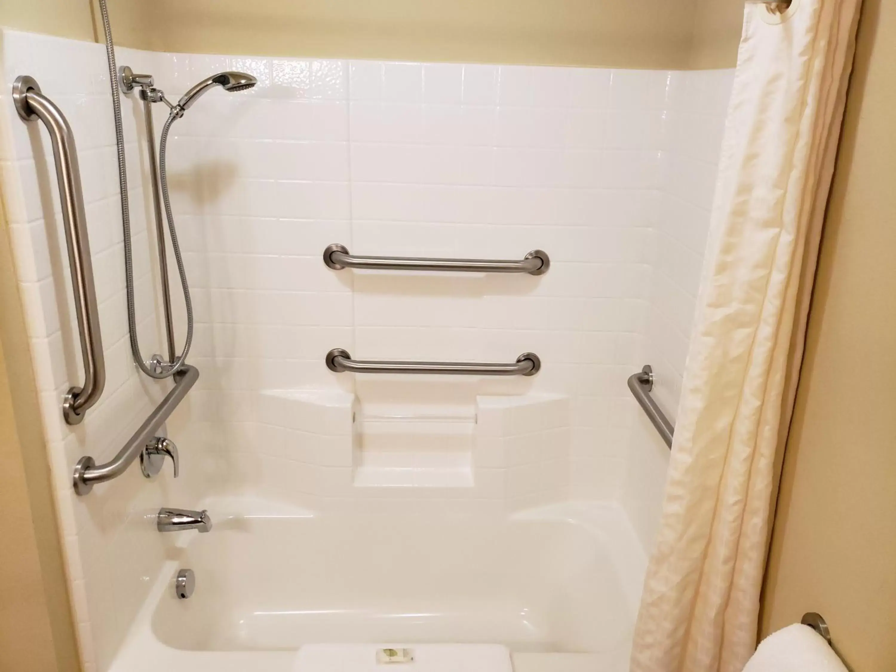 Shower, Bathroom in Cobblestone Inn & Suites - Holyoke