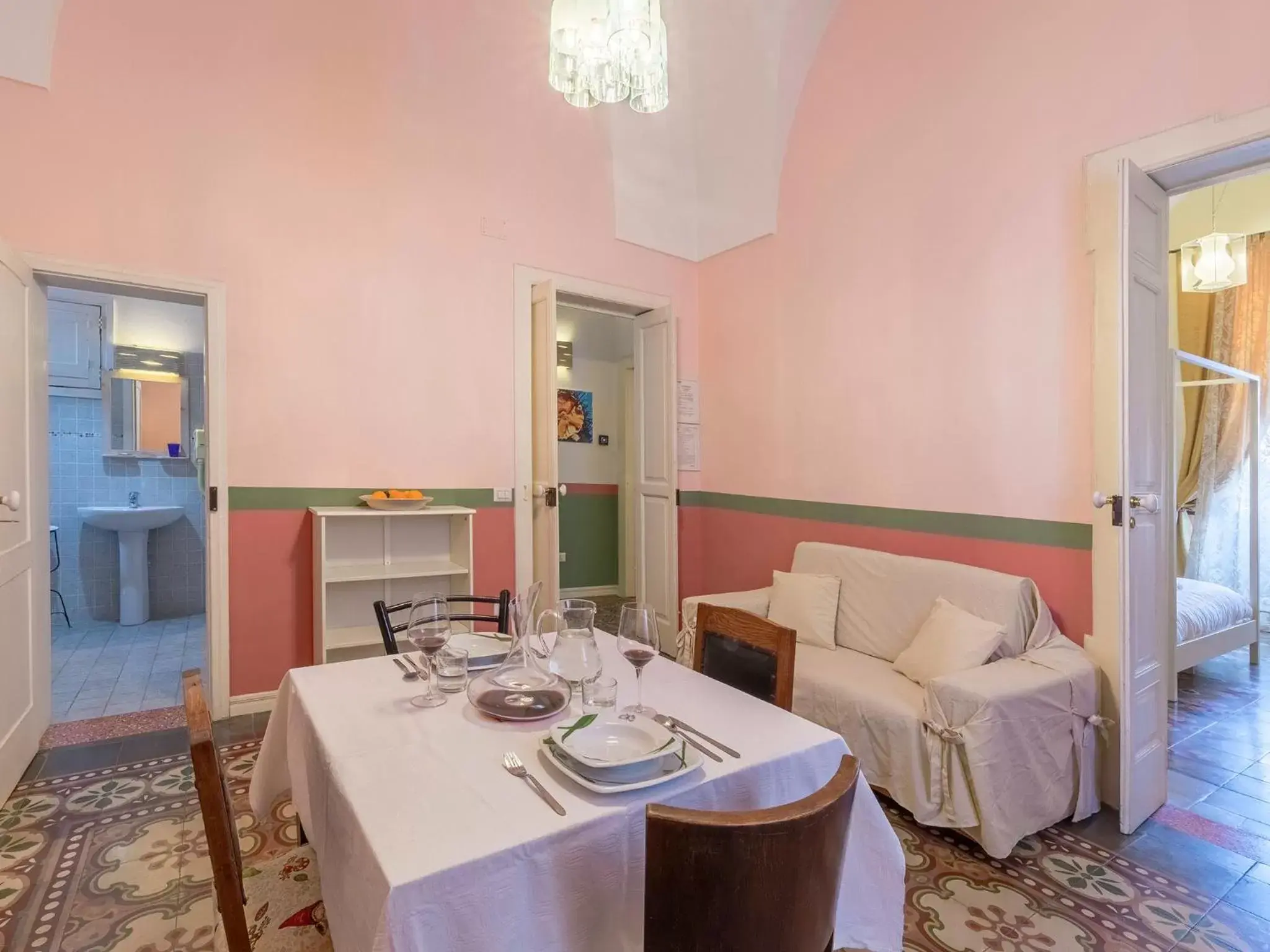 Kitchen or kitchenette, Dining Area in La Naca Della Taranta B&B