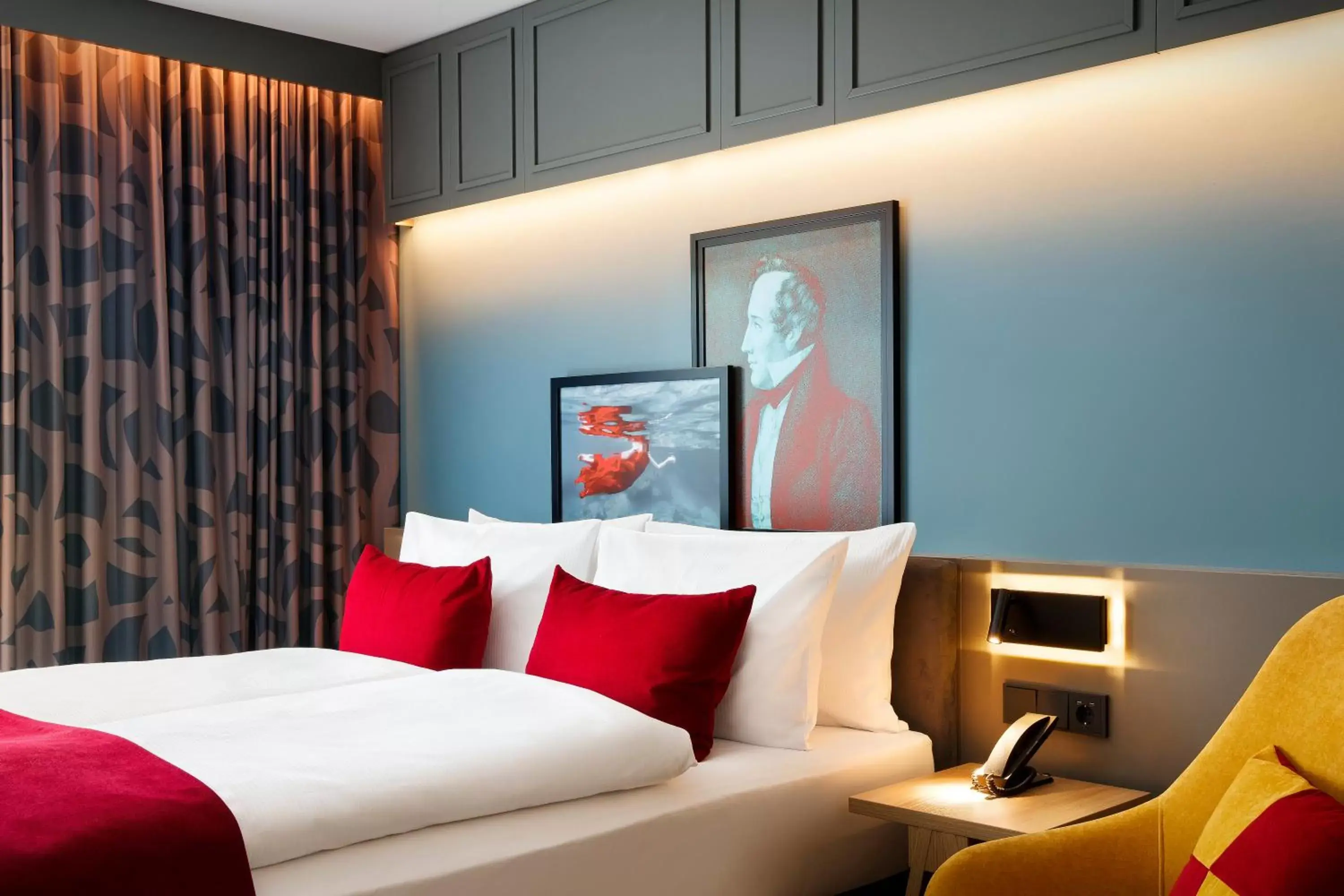 Photo of the whole room, Bed in Holiday Inn - Hamburg - HafenCity, an IHG Hotel