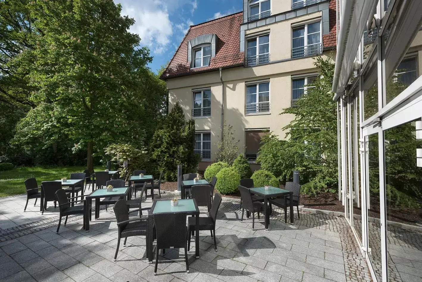 Balcony/Terrace, Restaurant/Places to Eat in Seminaris Hotel Leipzig