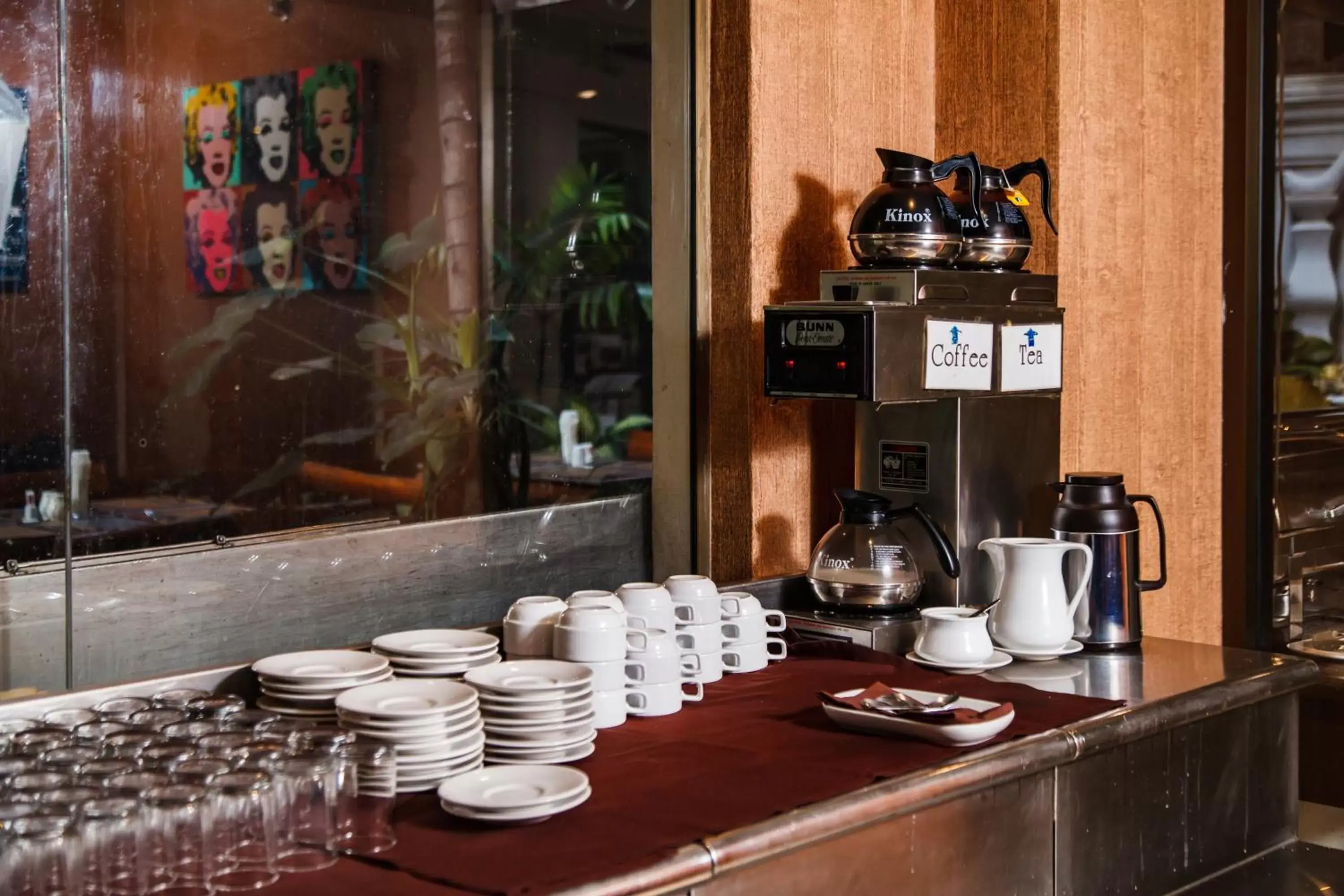 Coffee/tea facilities, Kitchen/Kitchenette in Raming Lodge Hotel & Spa