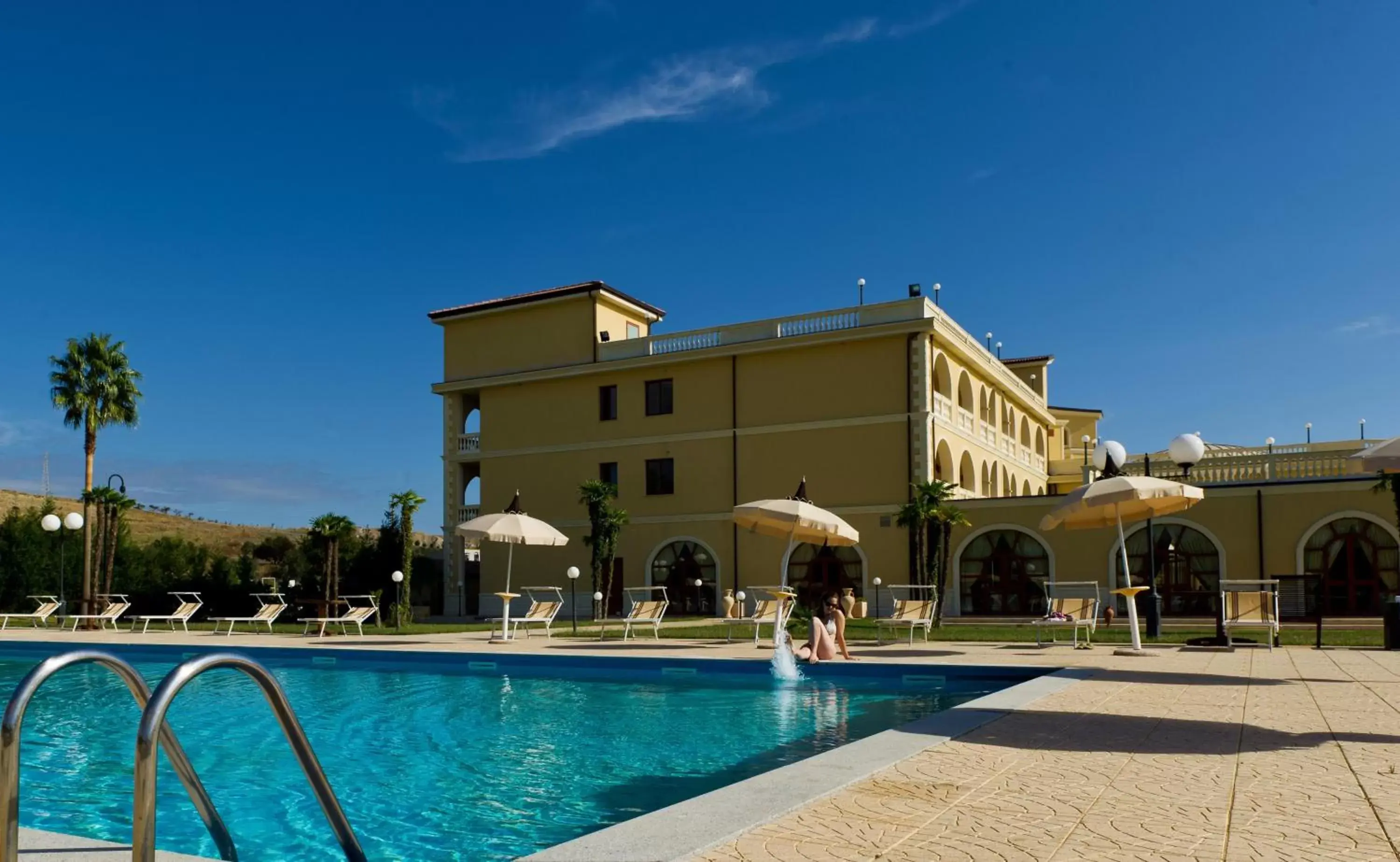 Swimming pool, Property Building in Parco dei Principi Hotel