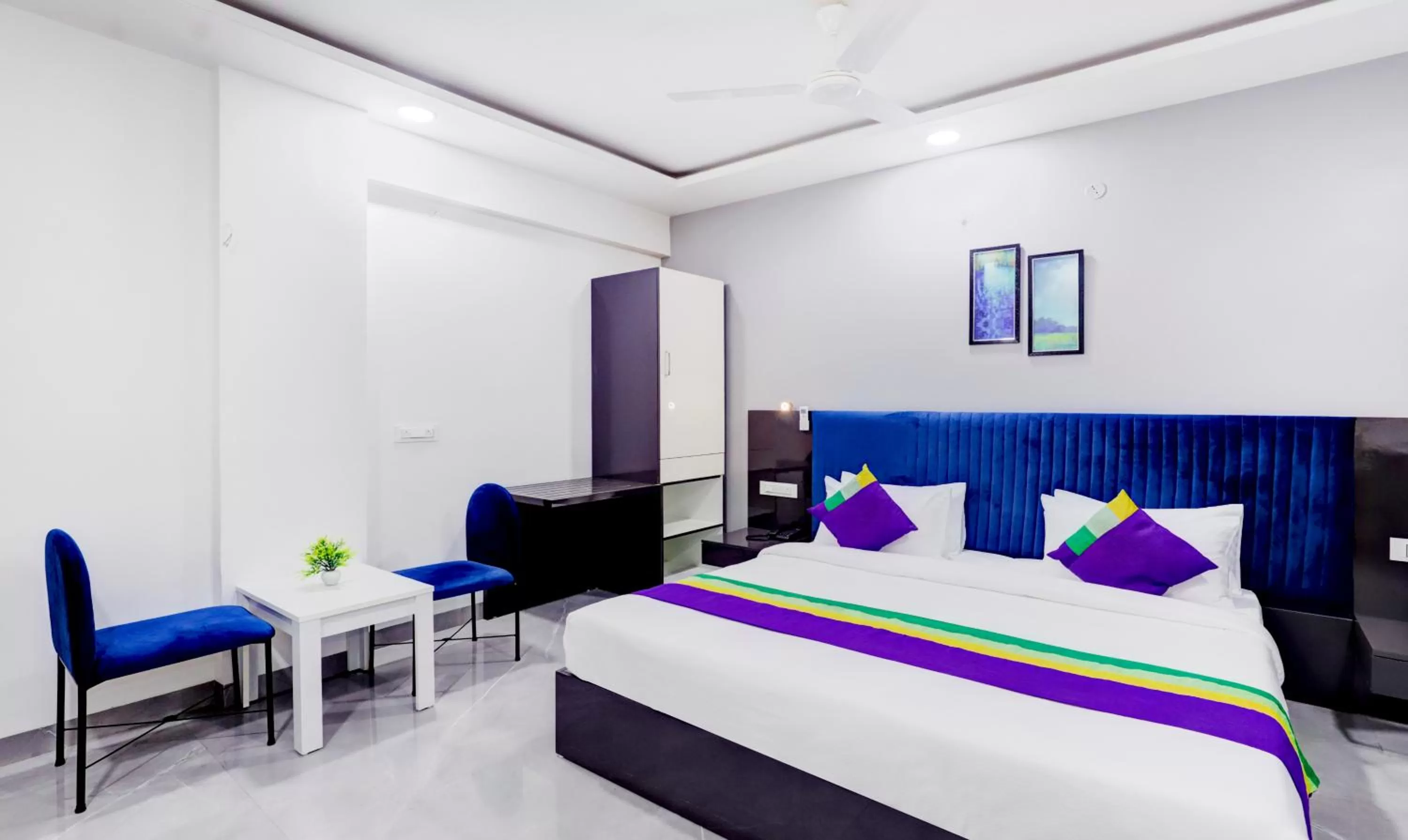 Bedroom, Bed in Treebo Finesta Suites, Nagpur Airport