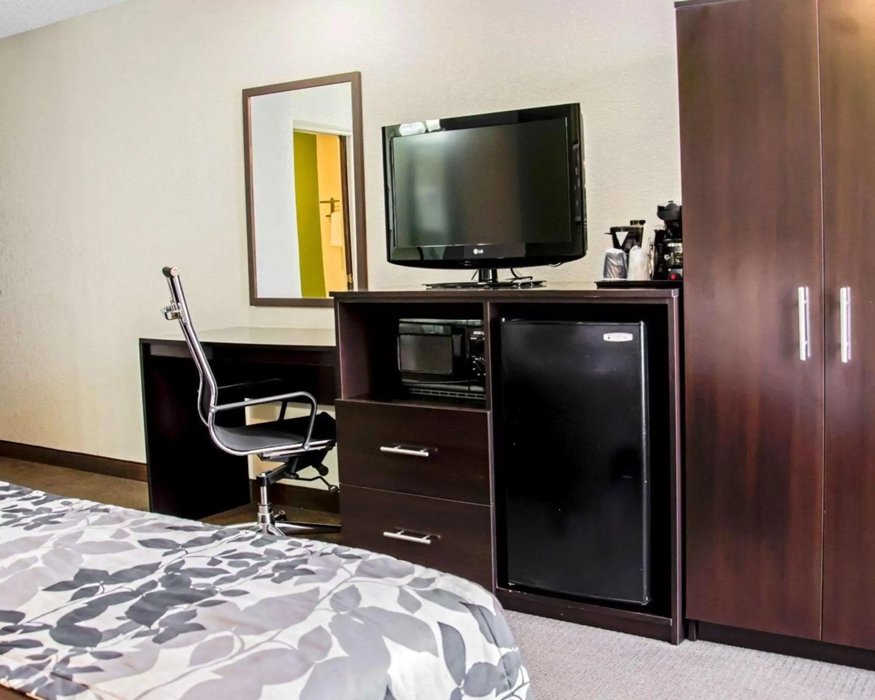 Photo of the whole room, TV/Entertainment Center in Sleep Inn Concord / Kannapolis