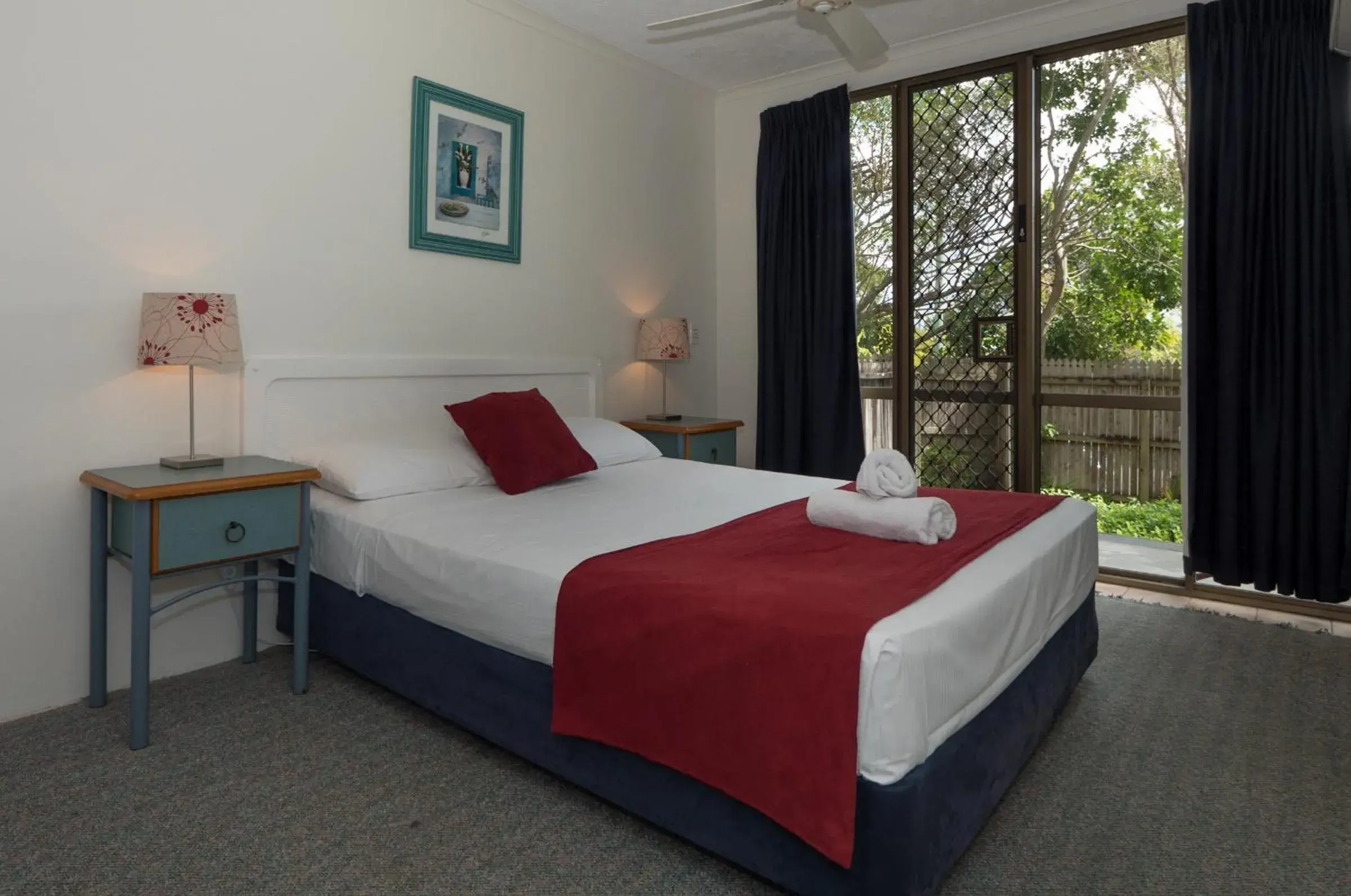 Day, Bed in Enderley Gardens Resort