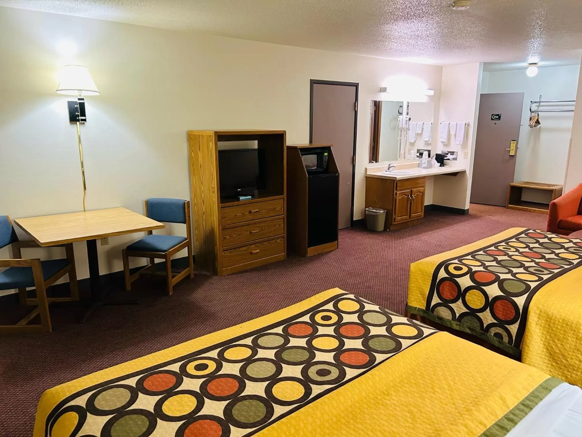 Bed in Super 8 by Wyndham Hot Springs