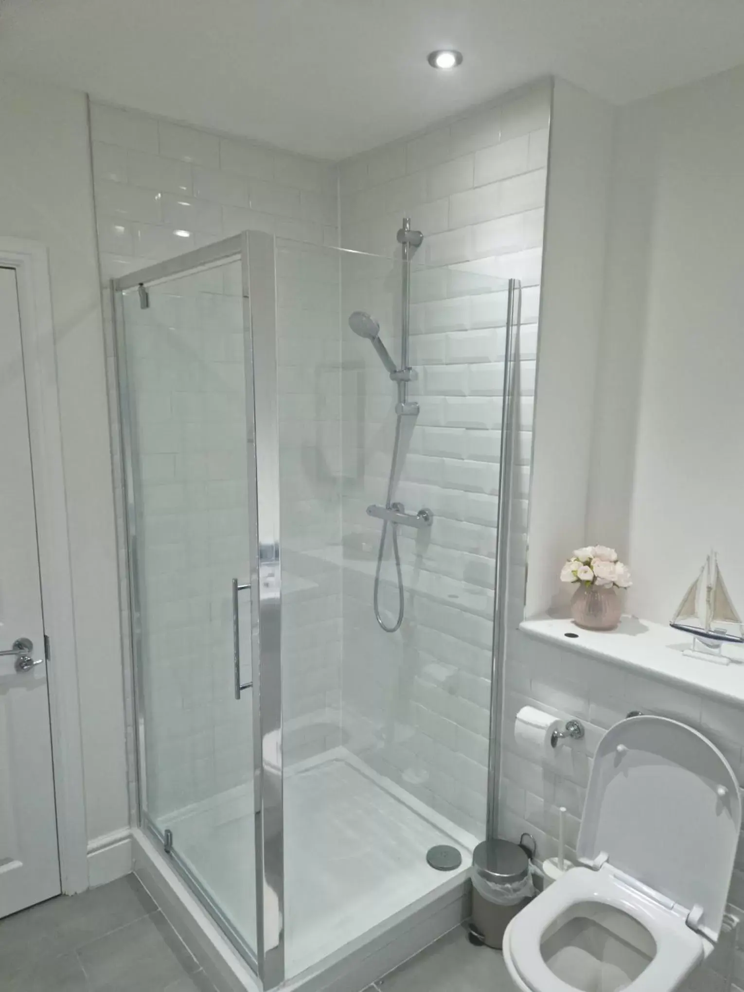 Bathroom in Wns Southend -on-Sea