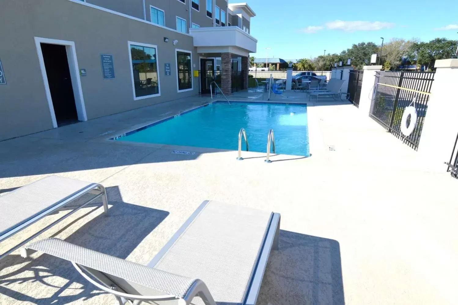 Swimming Pool in Best Western Plus Bay City Inn & Suites