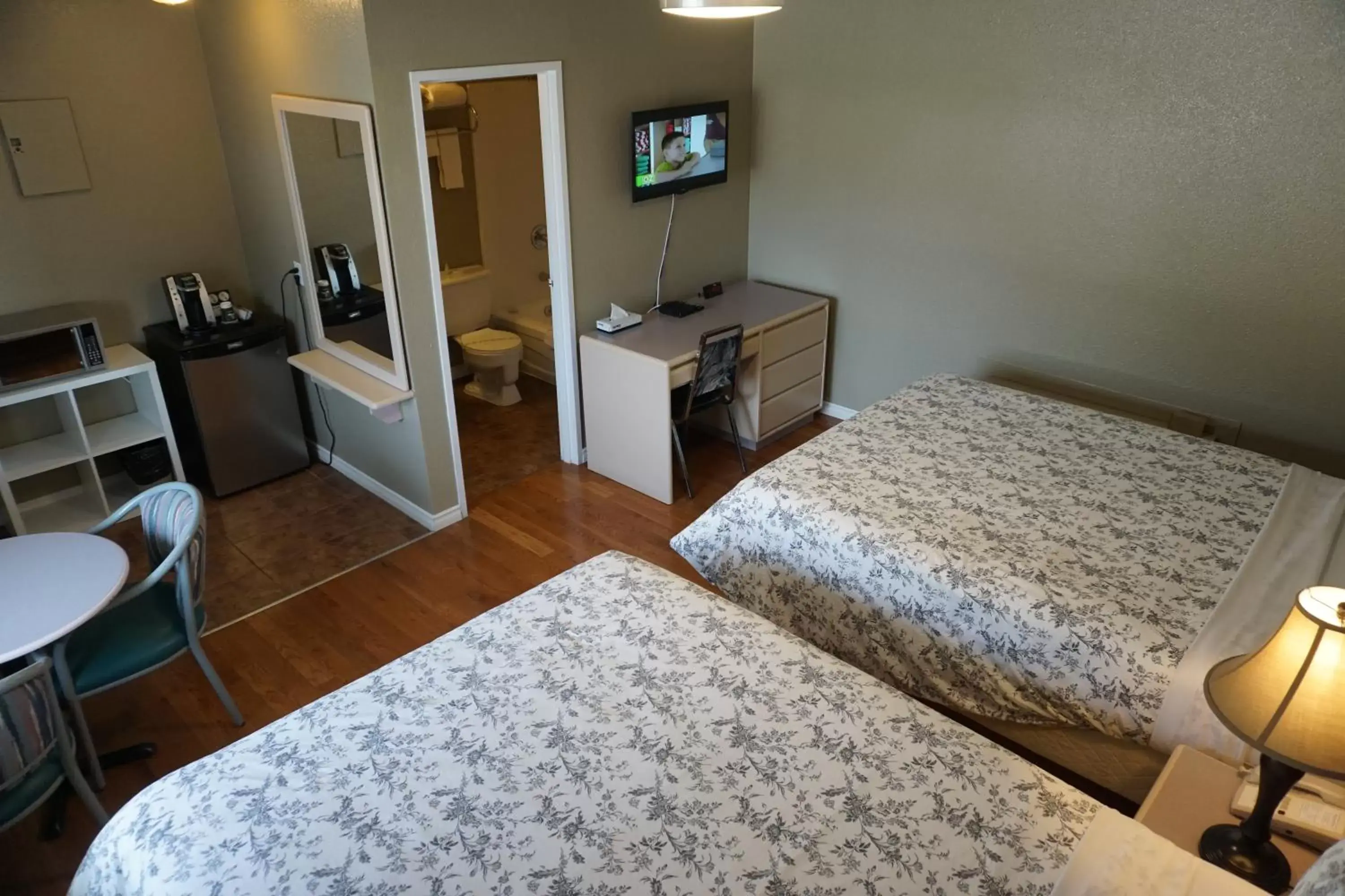 Standard Queen Room with Two Queen Beds in Magnuson Hotel Creston