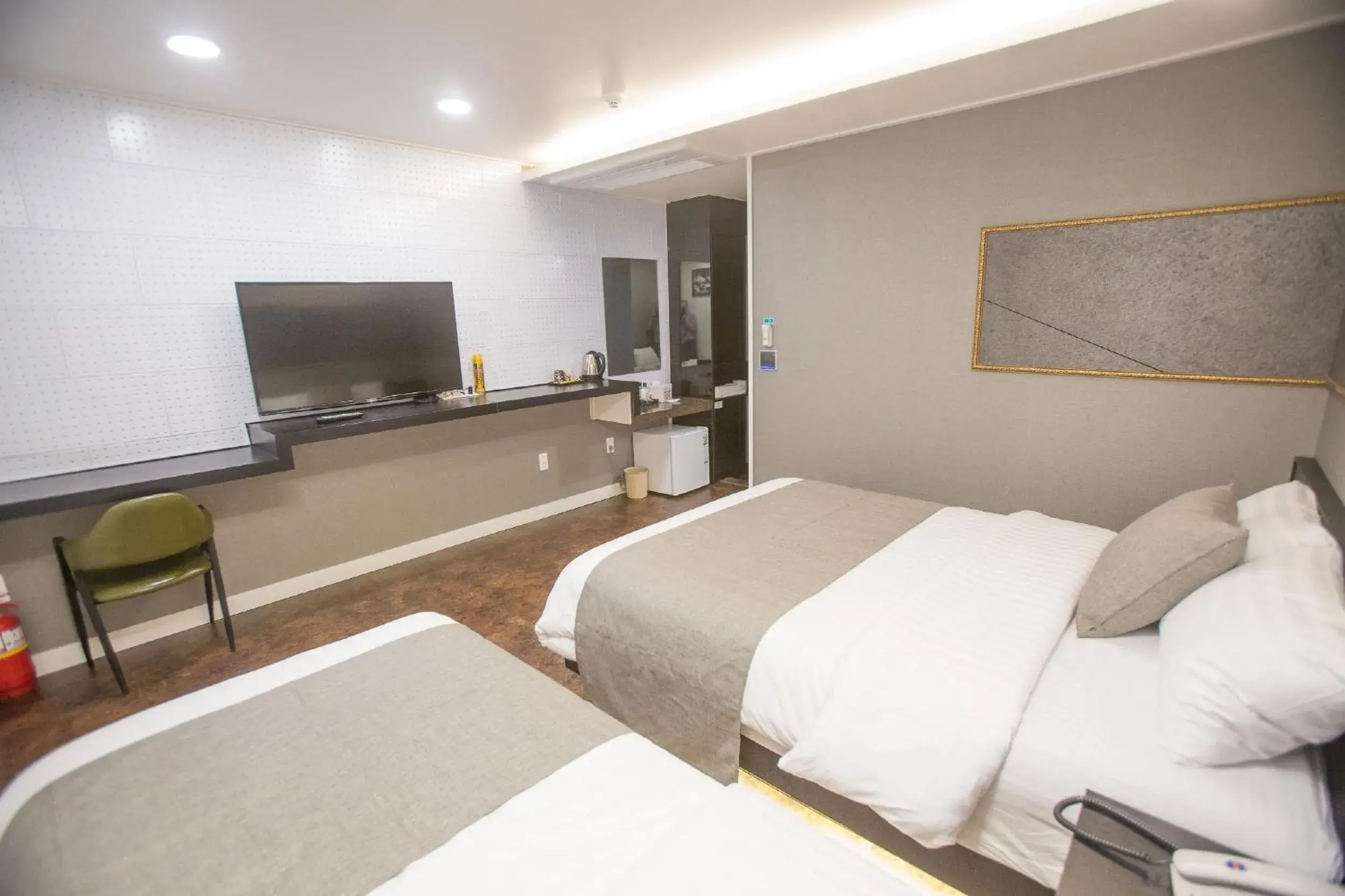 Photo of the whole room, Bed in Hotel Major 2 Jeju