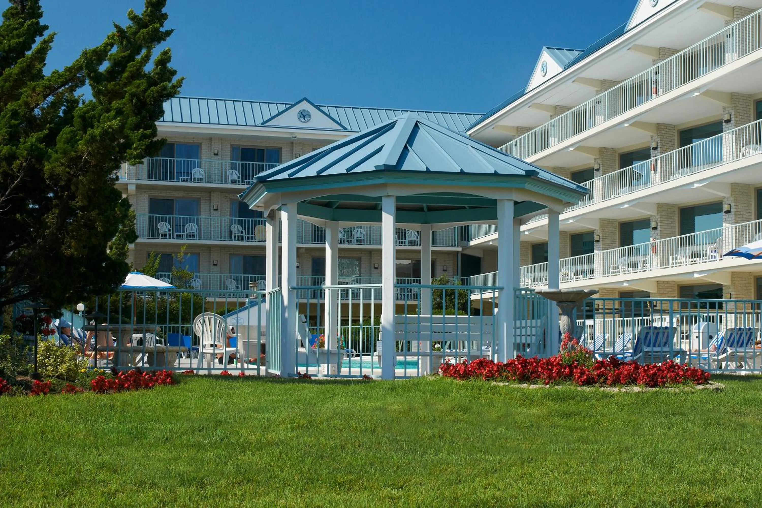 Facade/entrance in Sea Crest Inn