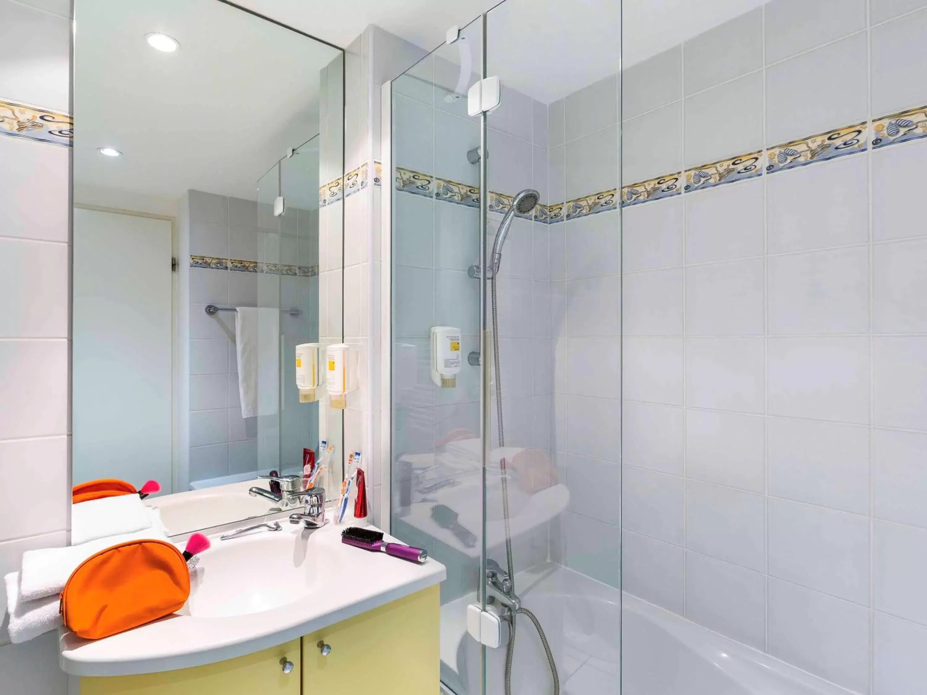 Photo of the whole room, Bathroom in Aparthotel Adagio Access Rennes Centre