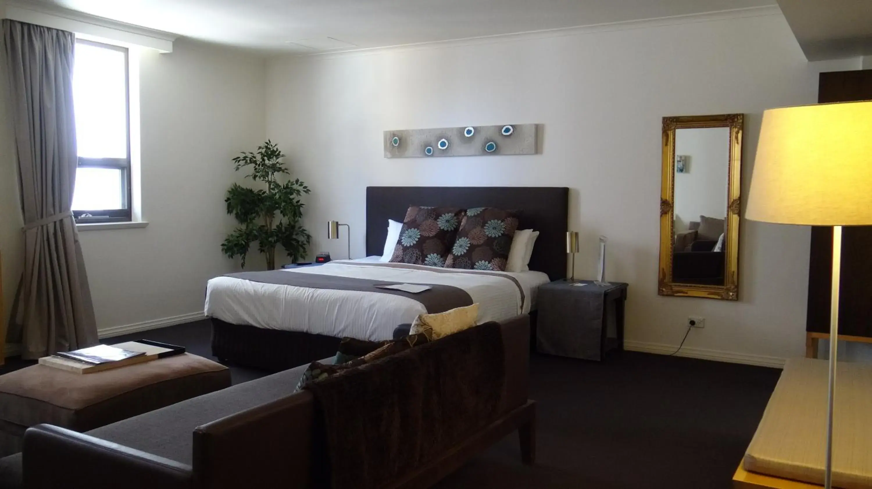 Bedroom, Bed in Hotel Richmond on Rundle Mall
