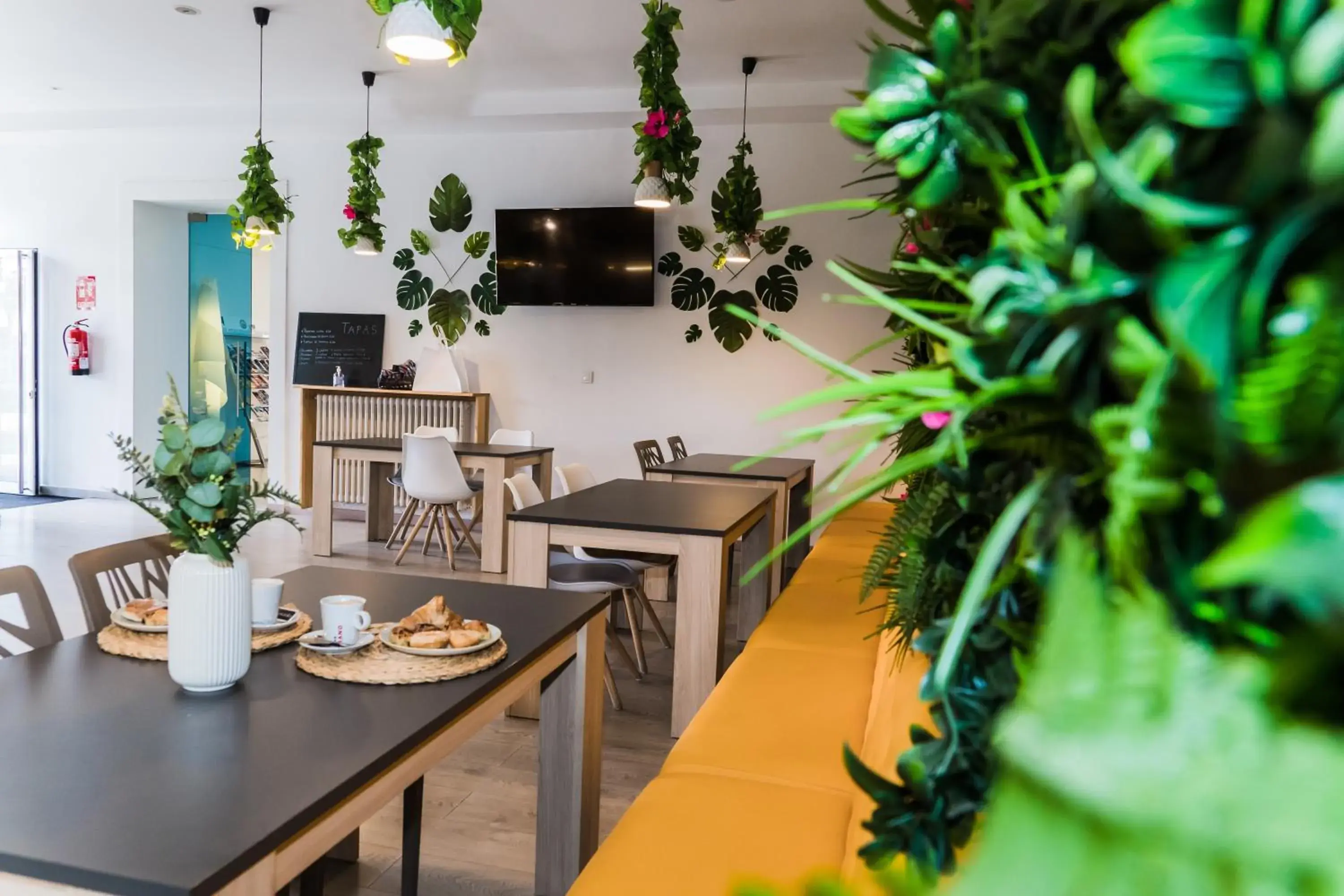 Lounge or bar in Hotel Planas Lounge or bar in Hotel Planas