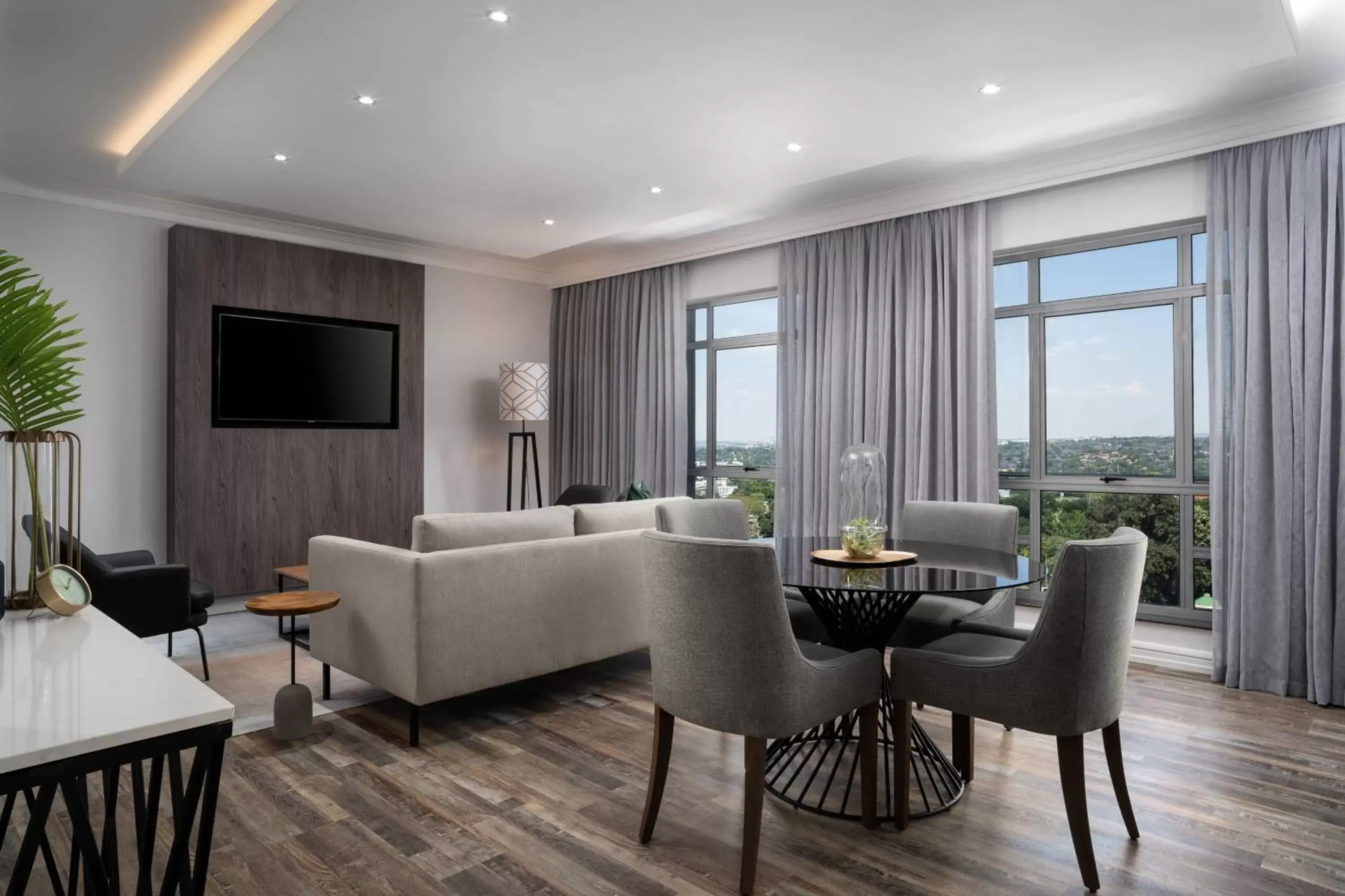 Living room, Seating Area in Protea Hotel by Marriott Johannesburg Wanderers