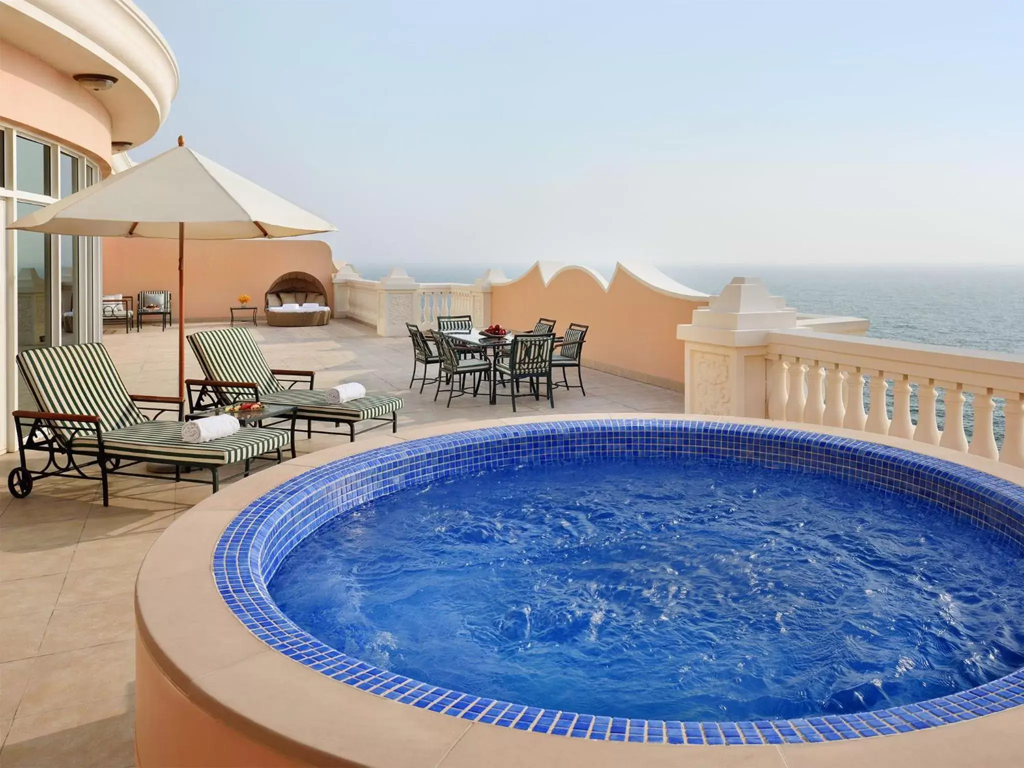Area and facilities, Swimming Pool in Kempinski Hotel & Residences Palm Jumeirah