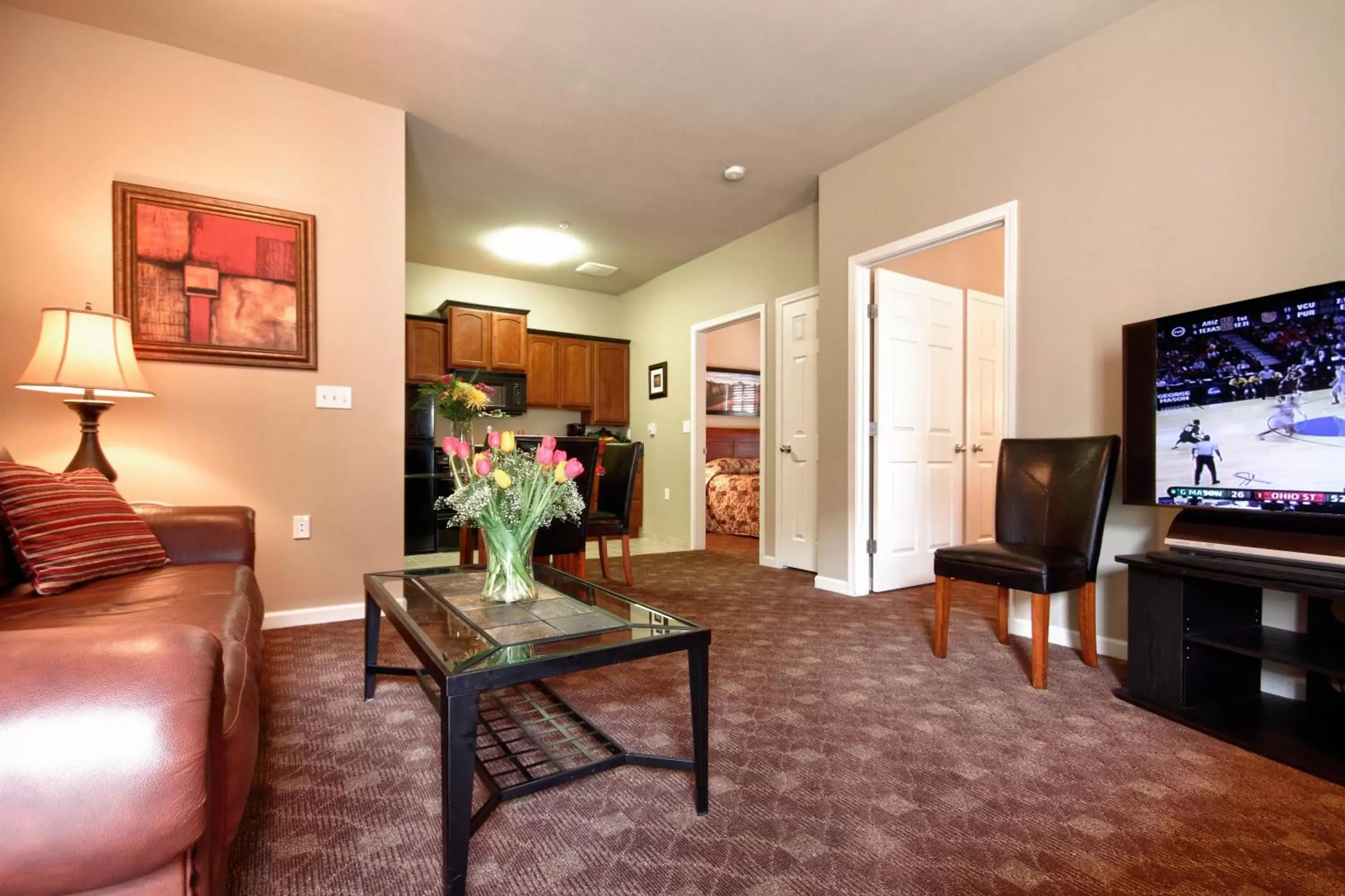 Kitchen or kitchenette, Seating Area in Stratford Suites Spokane Airport