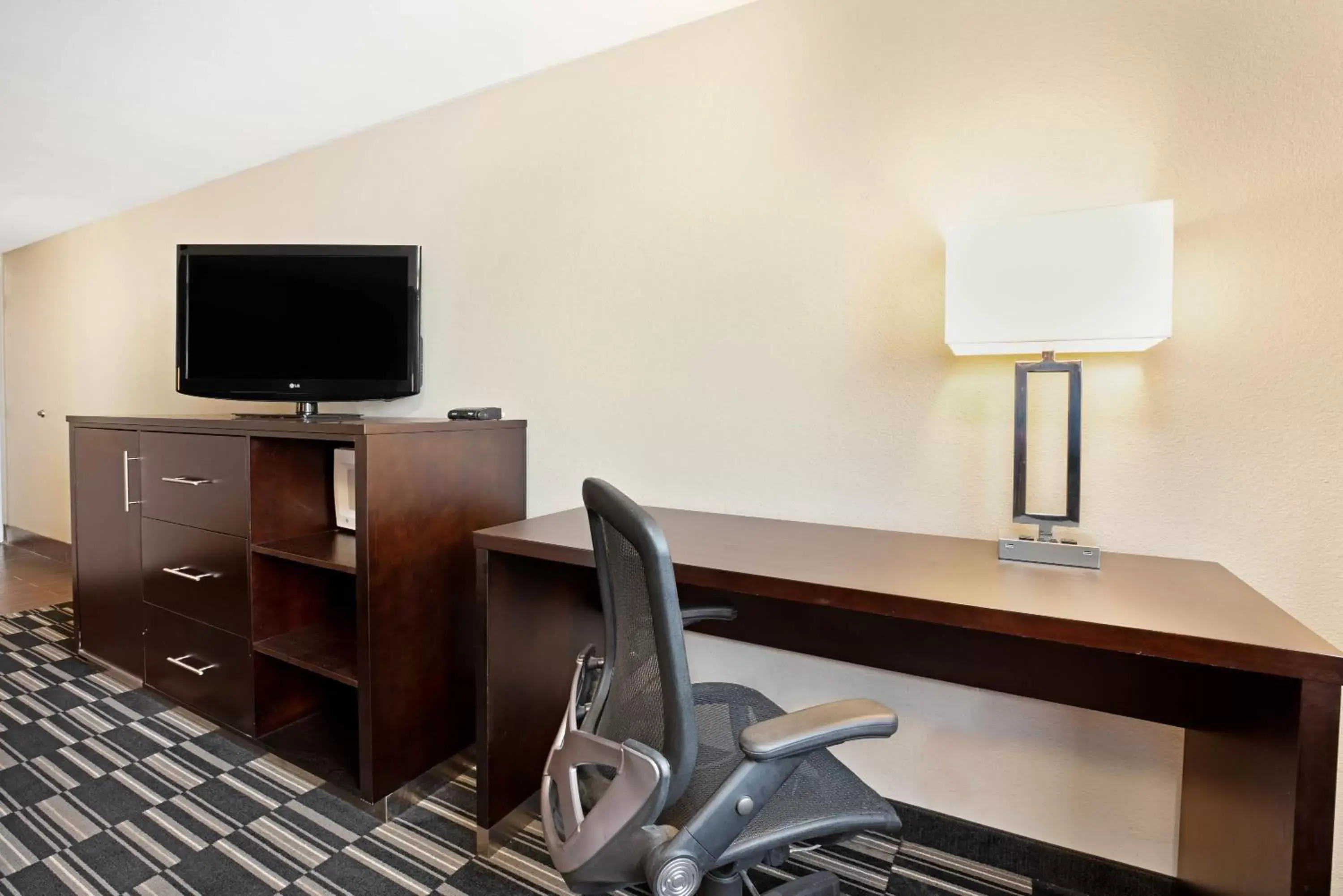 TV and multimedia, TV/Entertainment Center in La Quinta Inn by Wyndham Caldwell