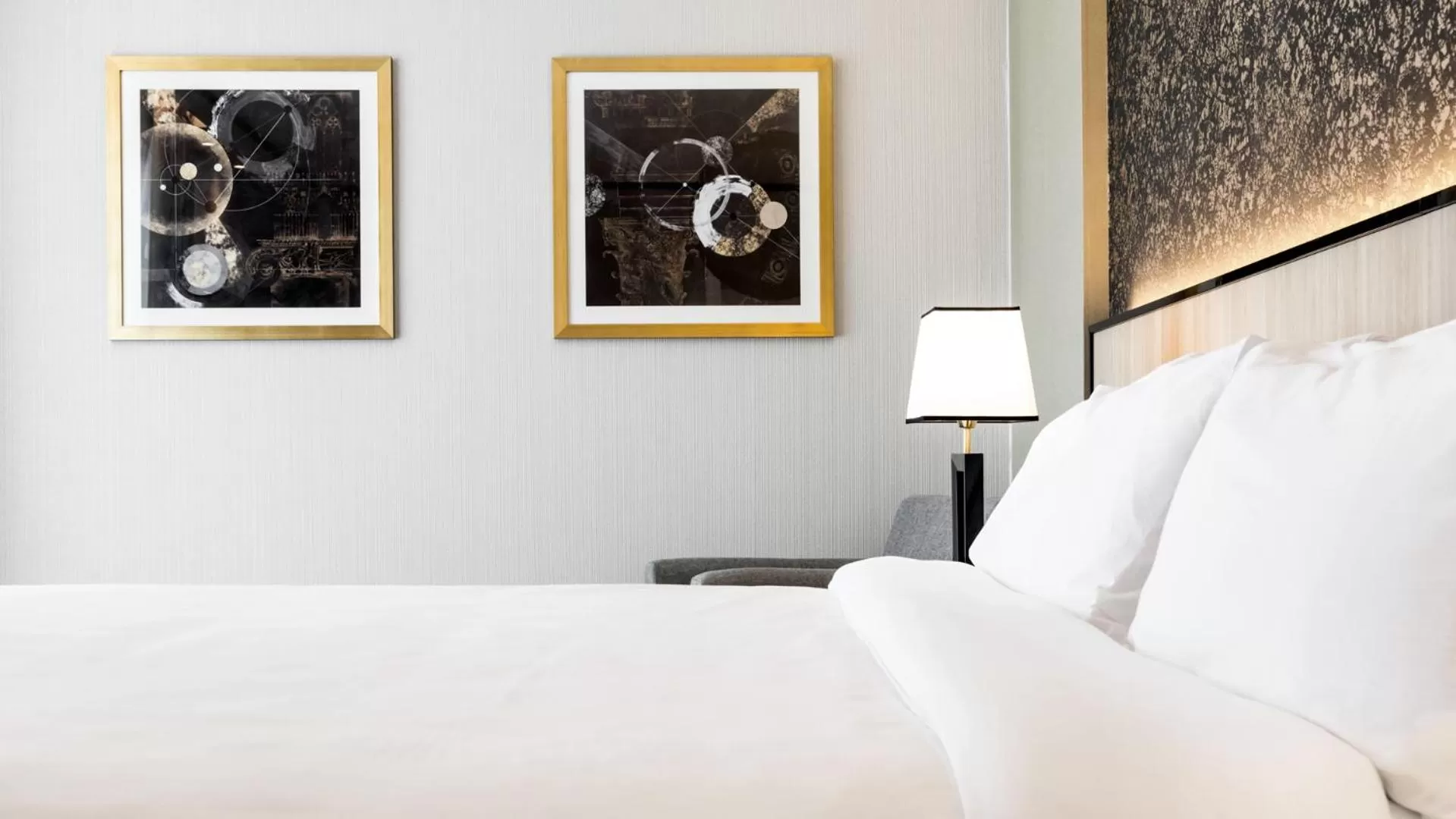 Bed in Holiday Inn Rosario by IHG