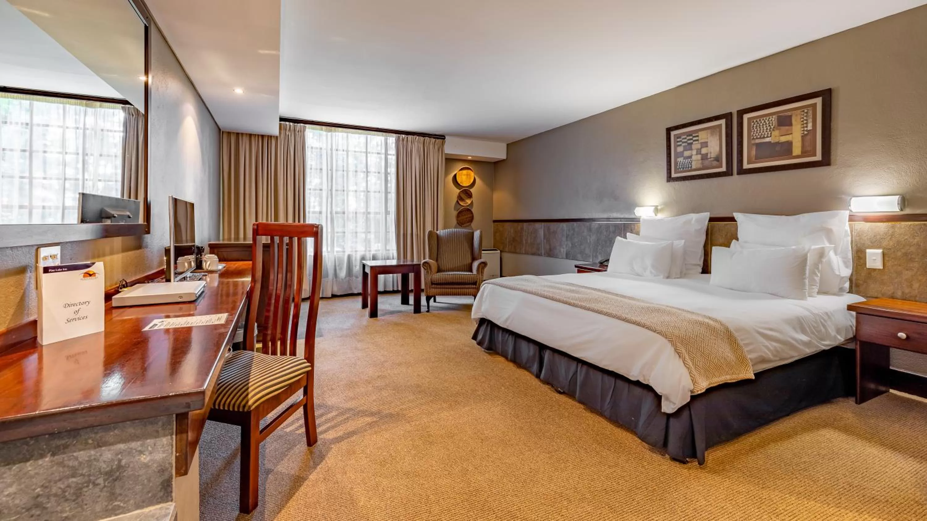 Bedroom, Bed in African Sky Hotels - Pine Lake Inn