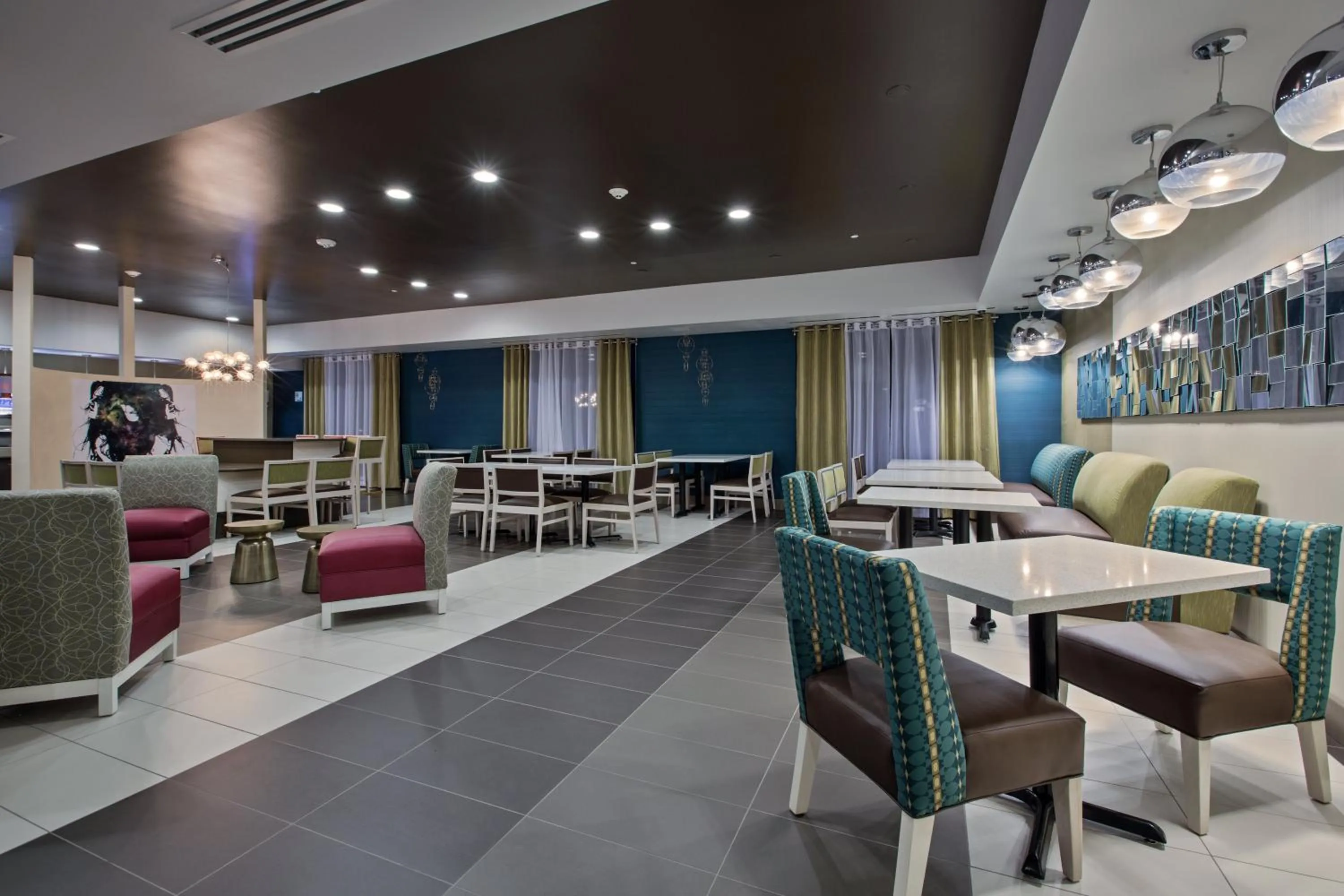 Breakfast in Holiday Inn Express & Suites Carlisle - Harrisburg Area by IHG