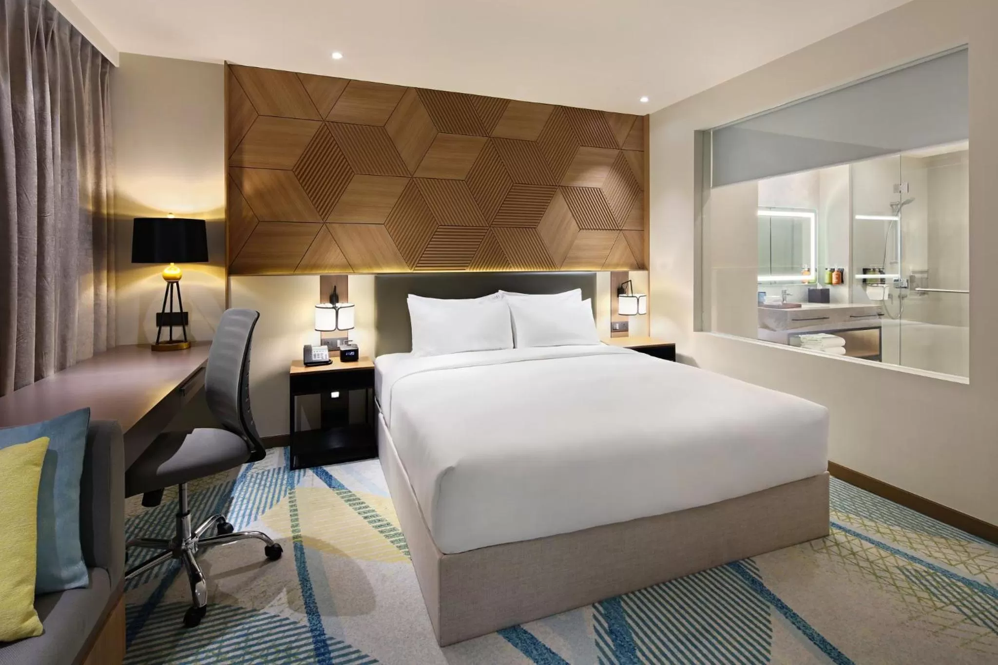Photo of the whole room, Bed in Holiday Inn Cebu City by IHG