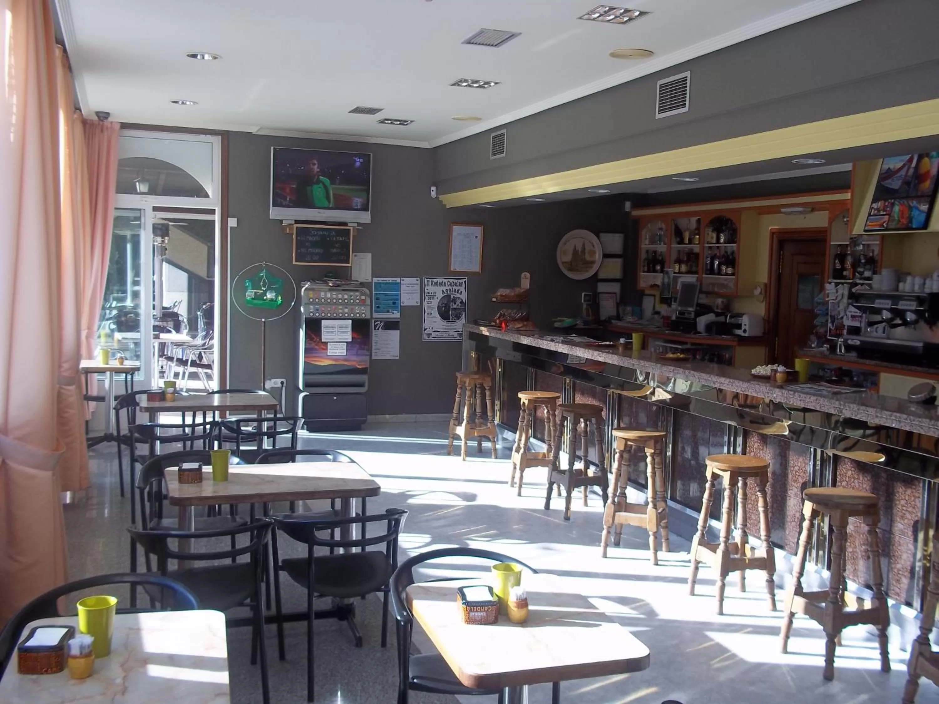 Restaurant/Places to Eat in Hotel Suiza