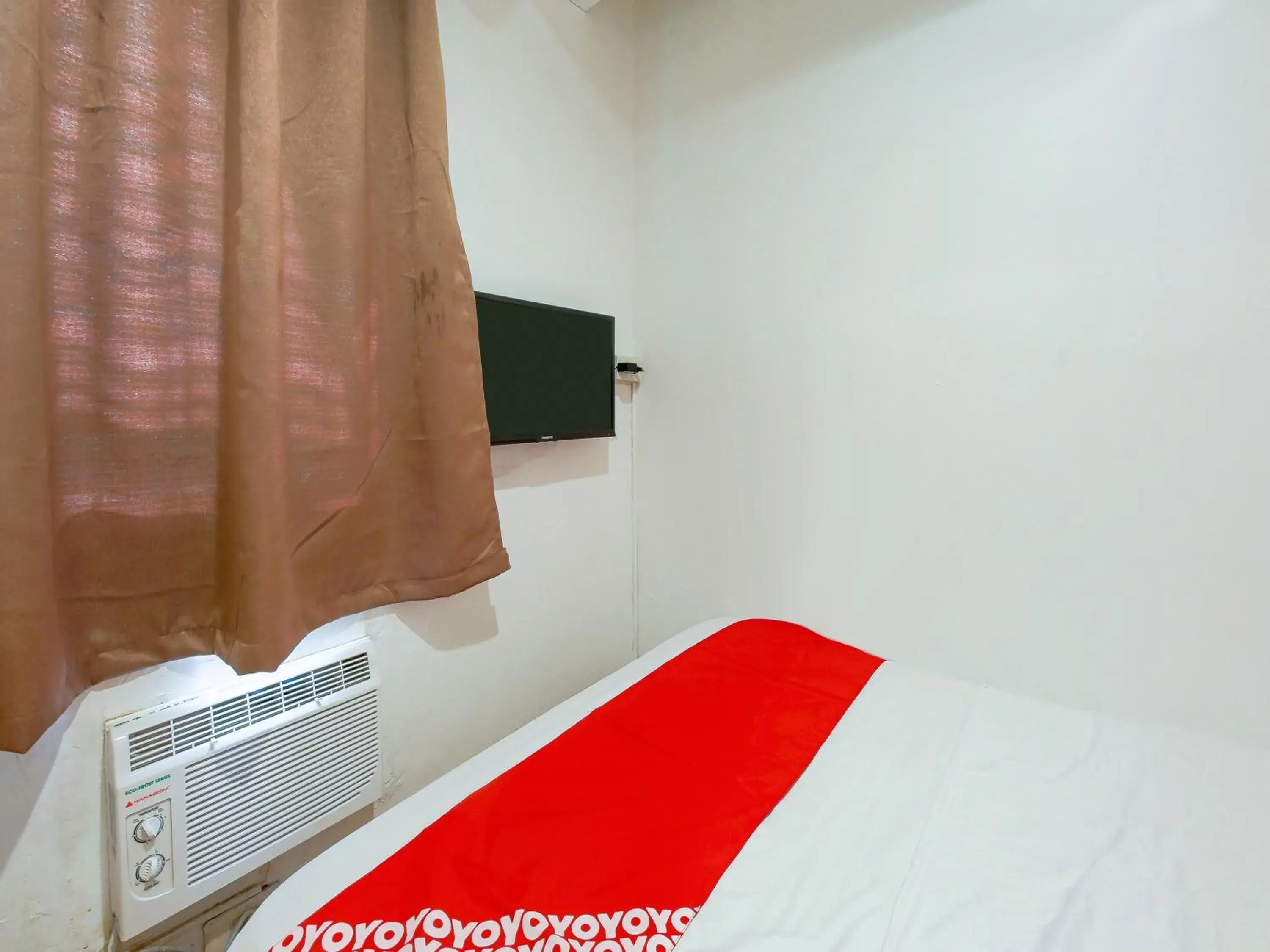 Bedroom, TV/Entertainment Center in Super OYO 859 City Stay Inns Pasong Tamo