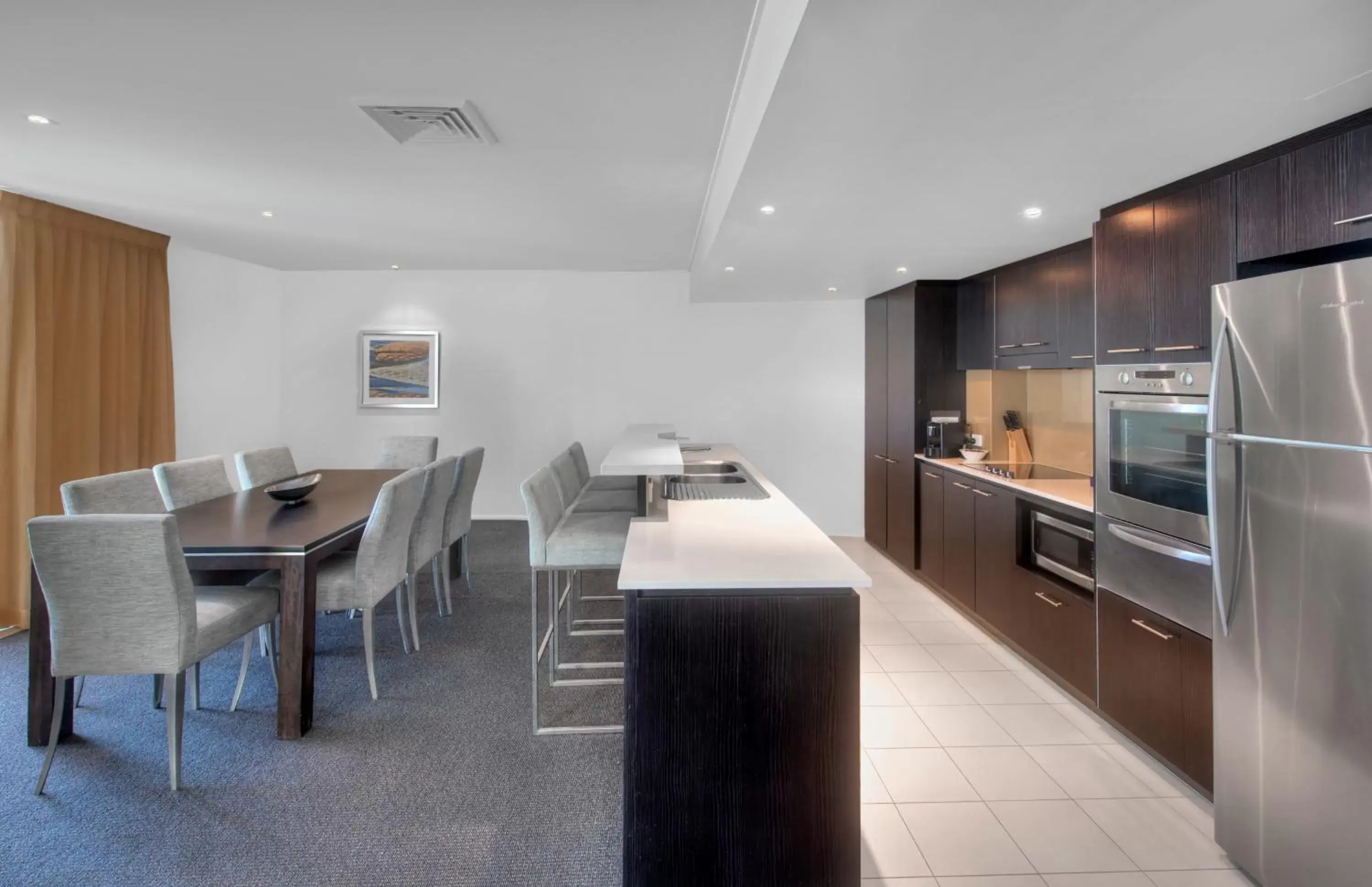 Kitchen or kitchenette, Kitchen/Kitchenette in Ramada Hotel & Suites by Wyndham Ballina Byron