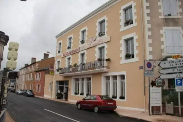 Property Building in Logis Hôtel de France restaurant le Lucullus