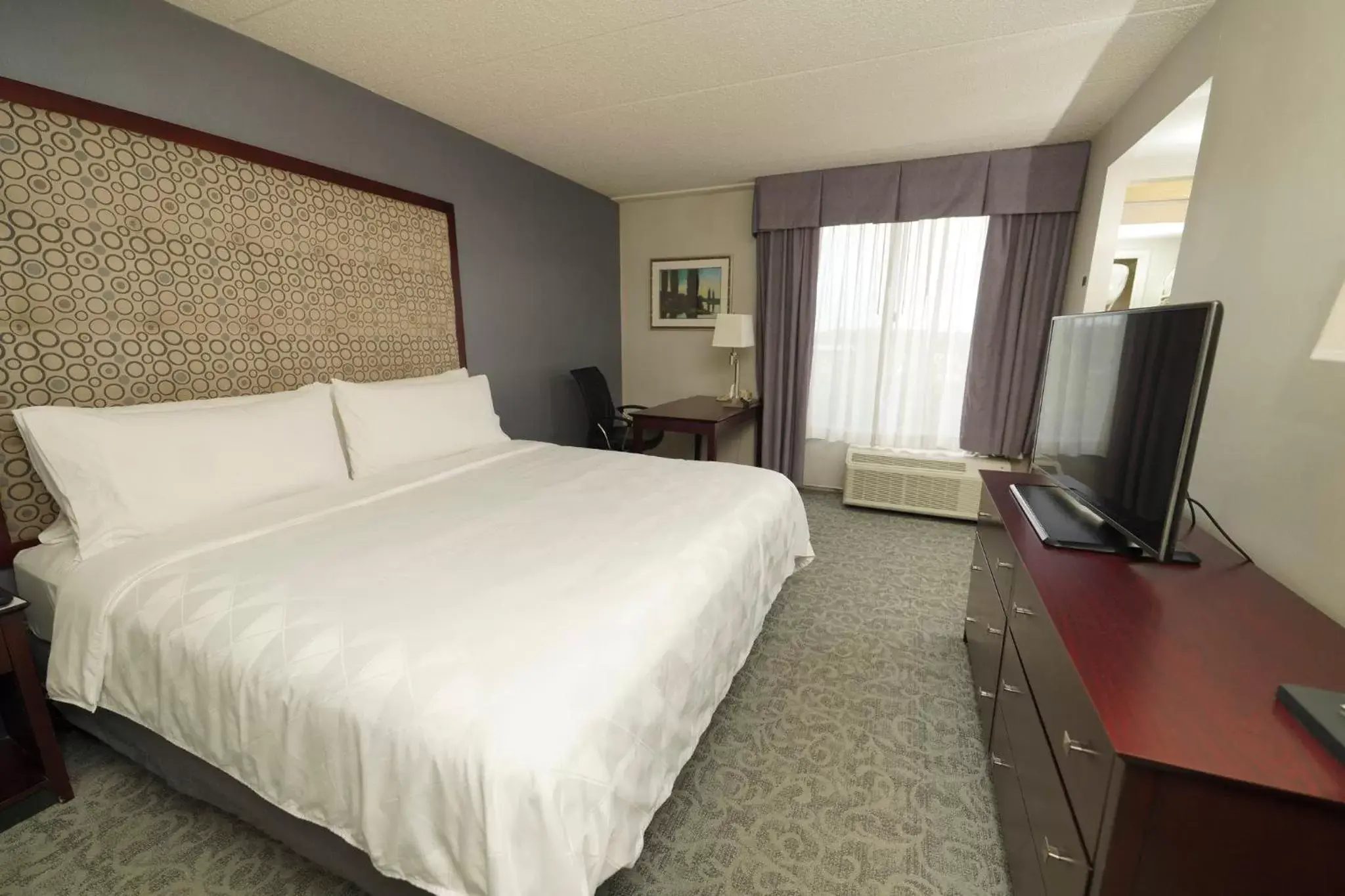 Photo of the whole room, Bed in Holiday Inn & Suites Chicago-Carol Stream Wheaton, an IHG Hotel