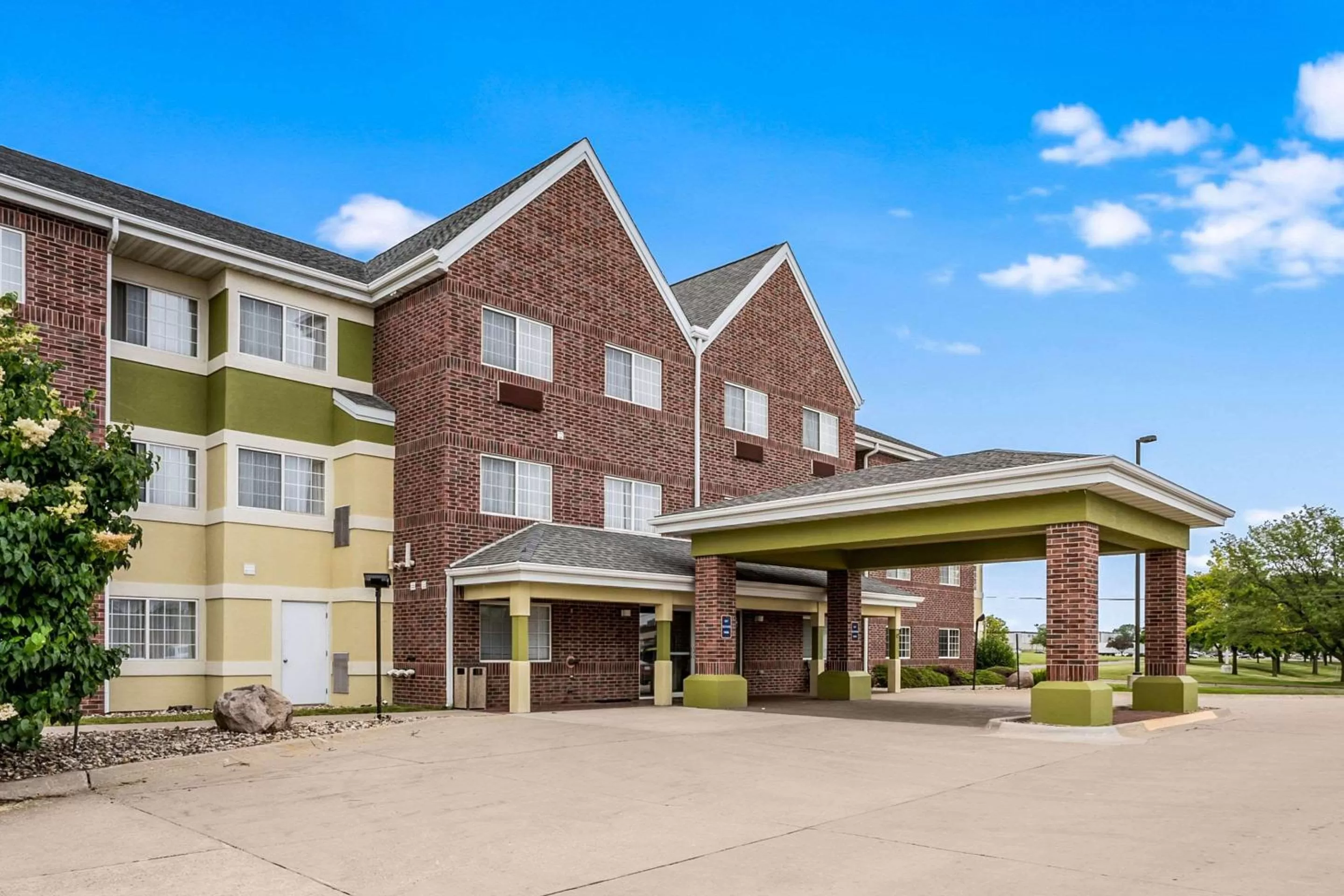 Property building in MainStay Suites Cedar Rapids North - Marion