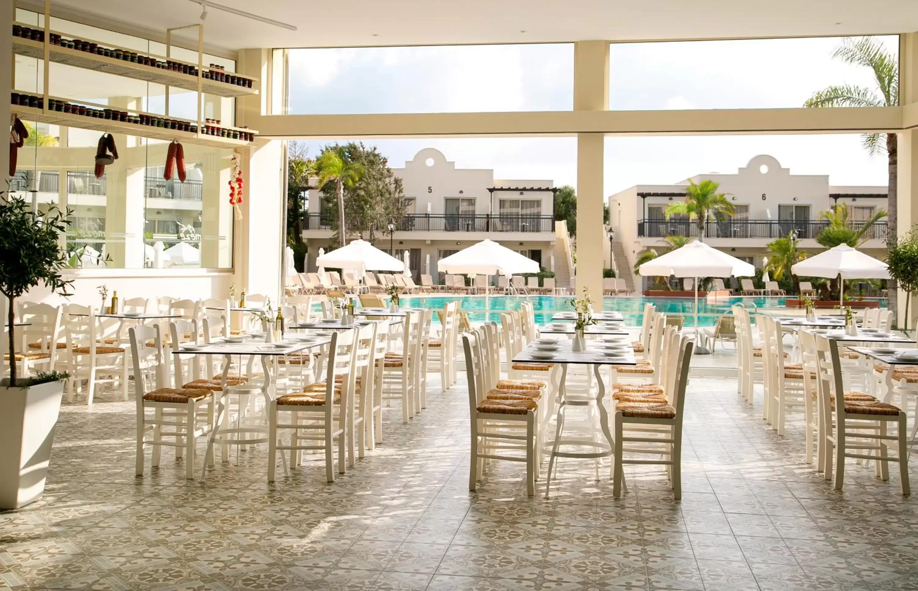 Restaurant/places to eat in Louis Paphos Breeze