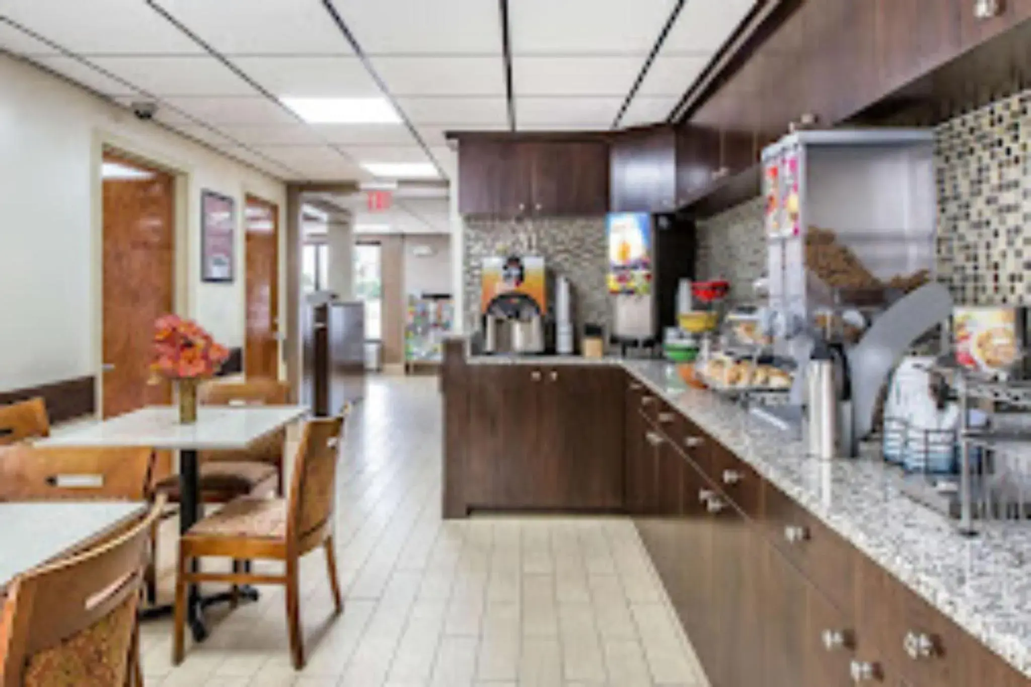 Breakfast, Restaurant/Places to Eat in Econo Lodge Midtown
