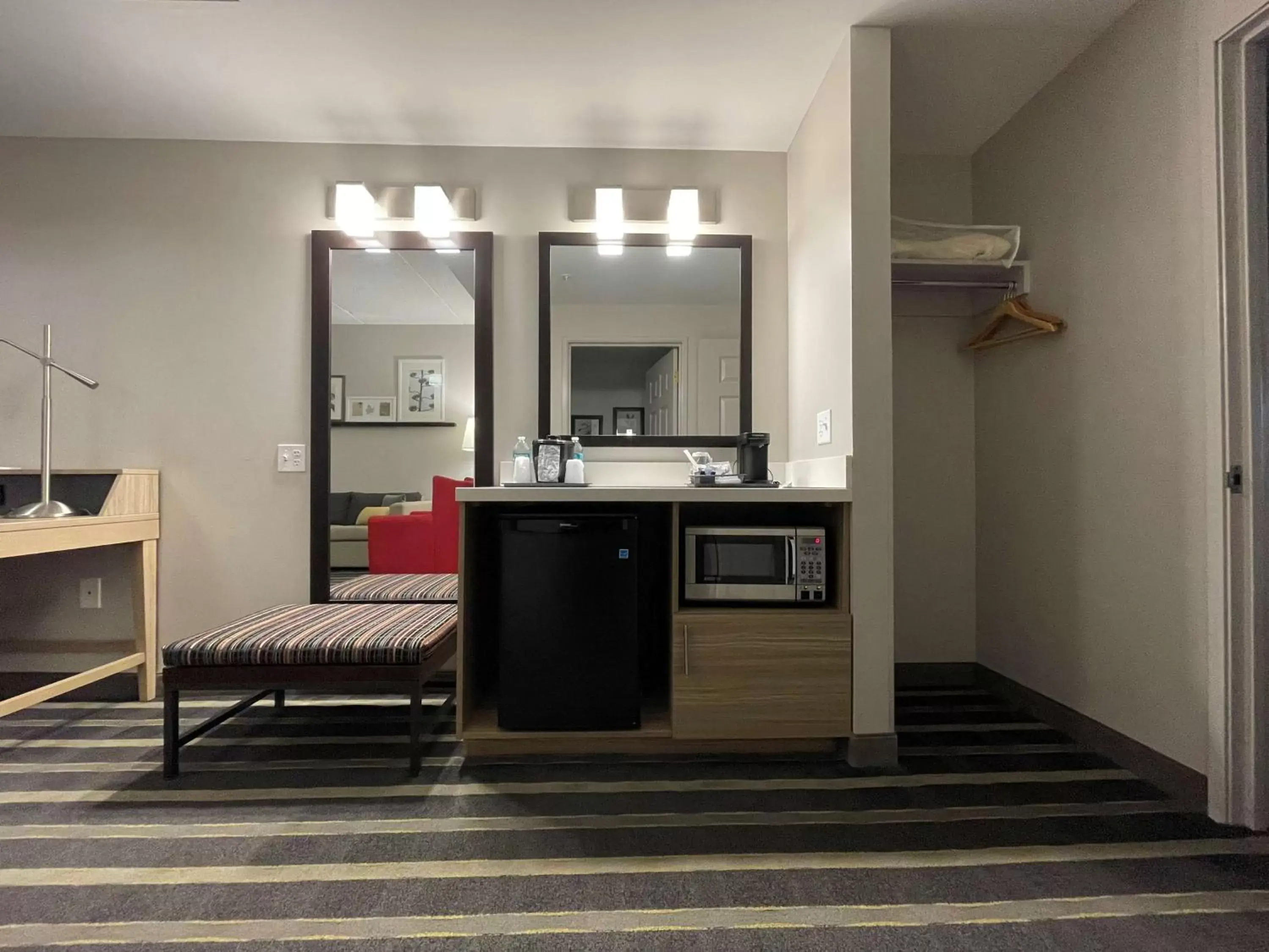 Photo of the whole room, Kitchen/Kitchenette in Country Inn & Suites by Radisson, Lancaster (Amish Country), PA