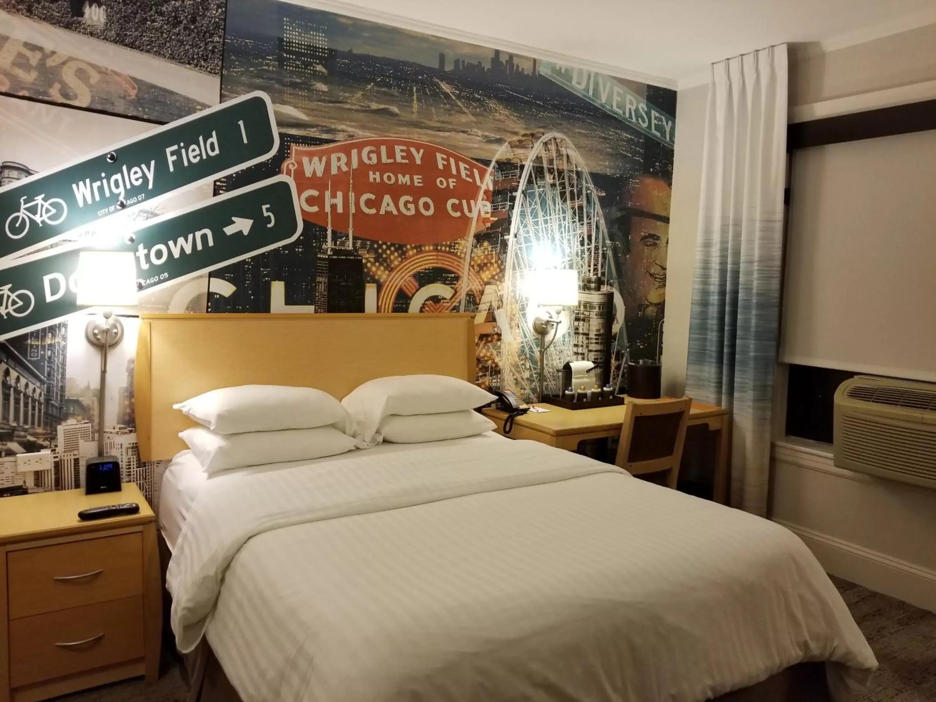 Bedroom, Bed in Hotel Versey Days Inn by Wyndham Chicago