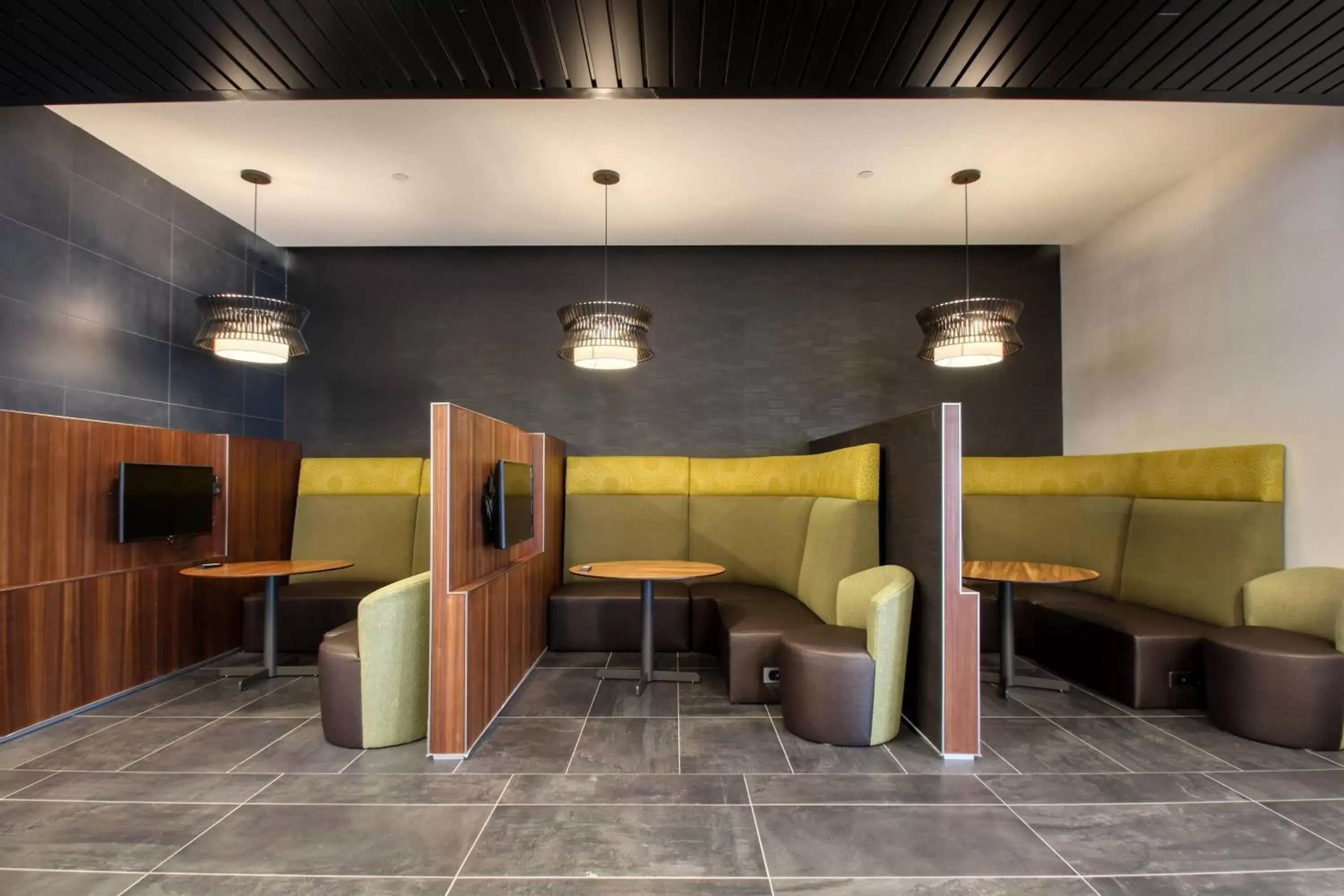 Restaurant/places to eat, Lounge/Bar in Courtyard by Marriott Fargo