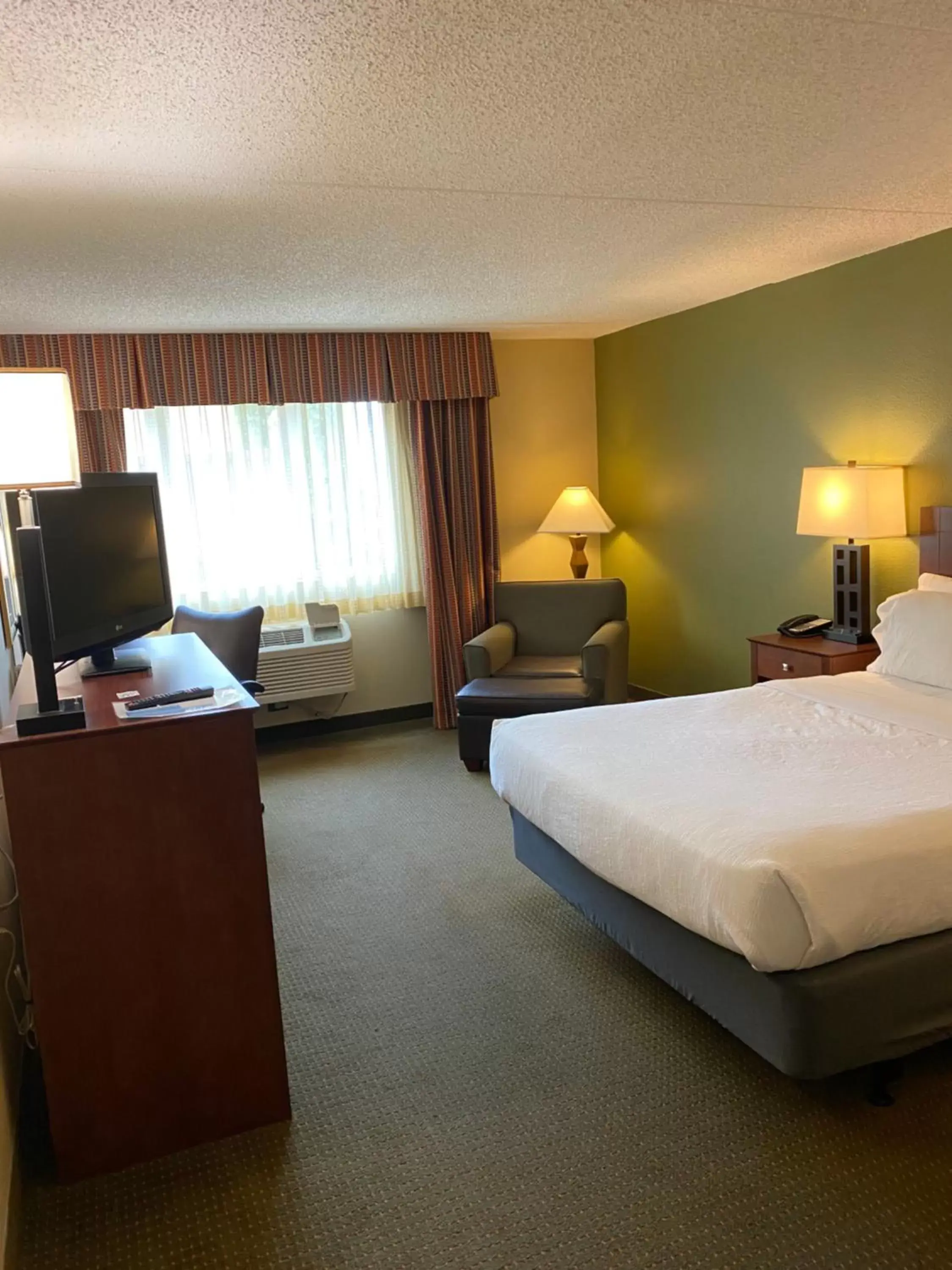 Facility for disabled guests, Bed in Holiday Inn Austin Conference Center, an IHG Hotel