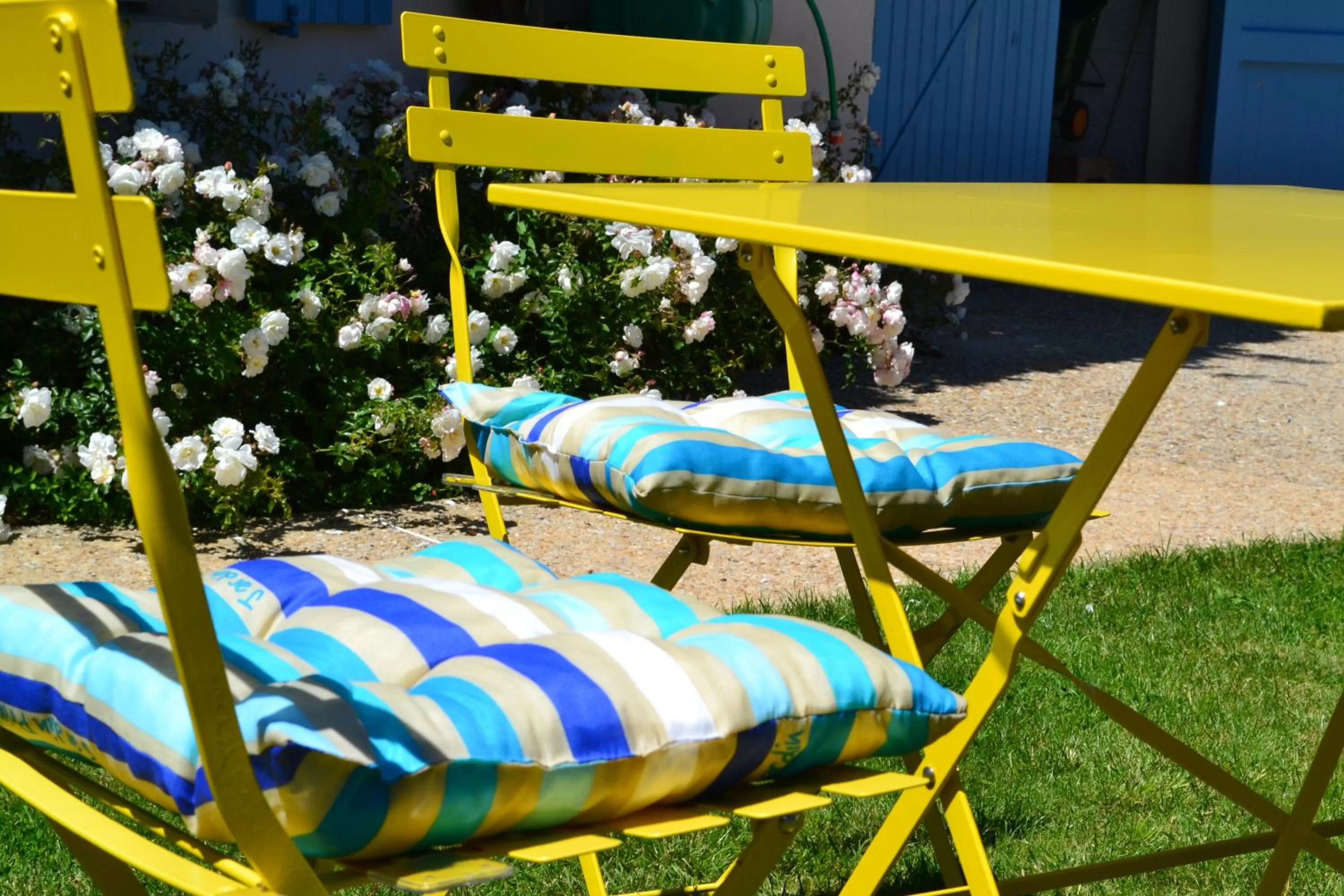 Garden, Children's Play Area in L'instant bleu
