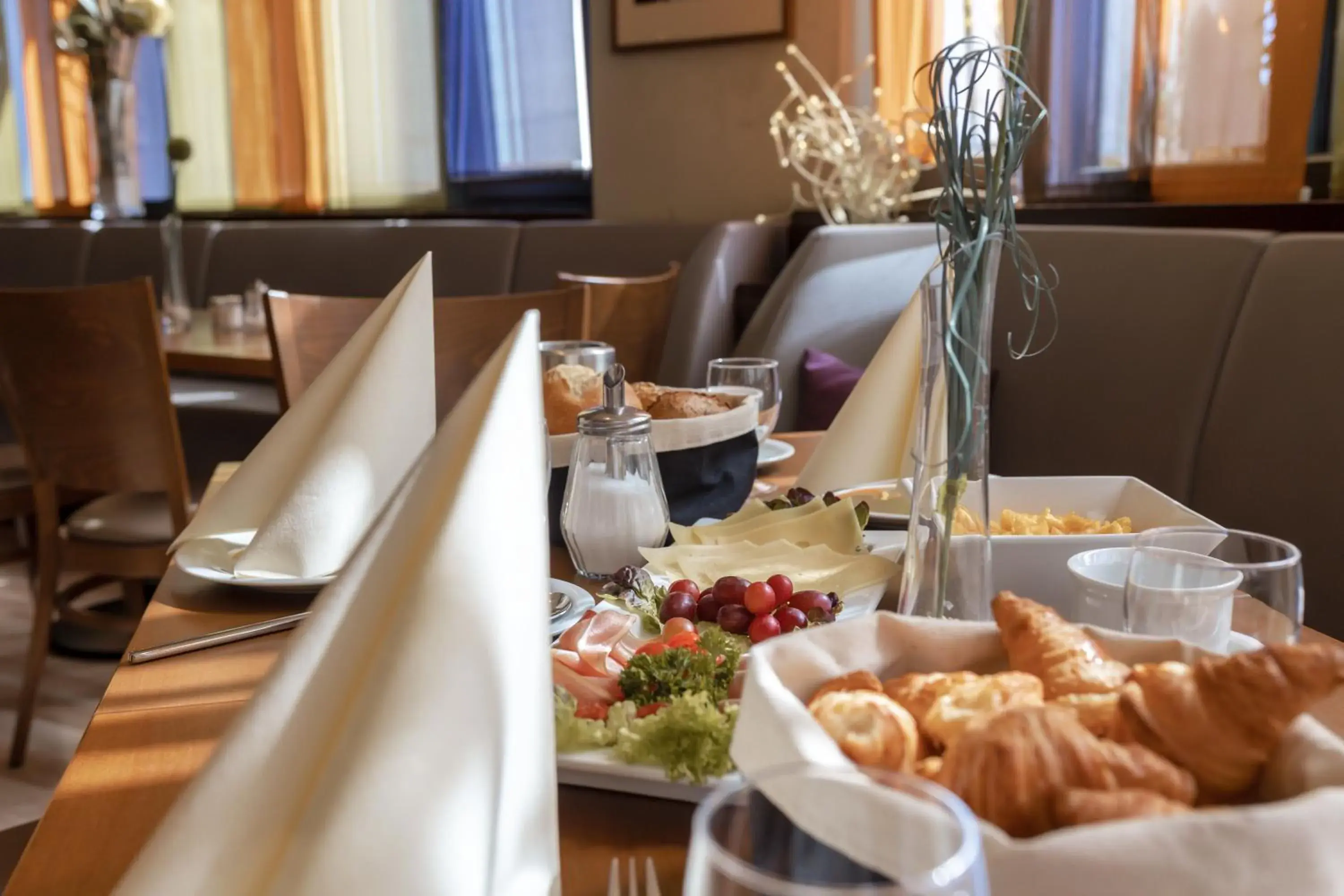 Breakfast, Restaurant/Places to Eat in Best Western Hotel Ambassador