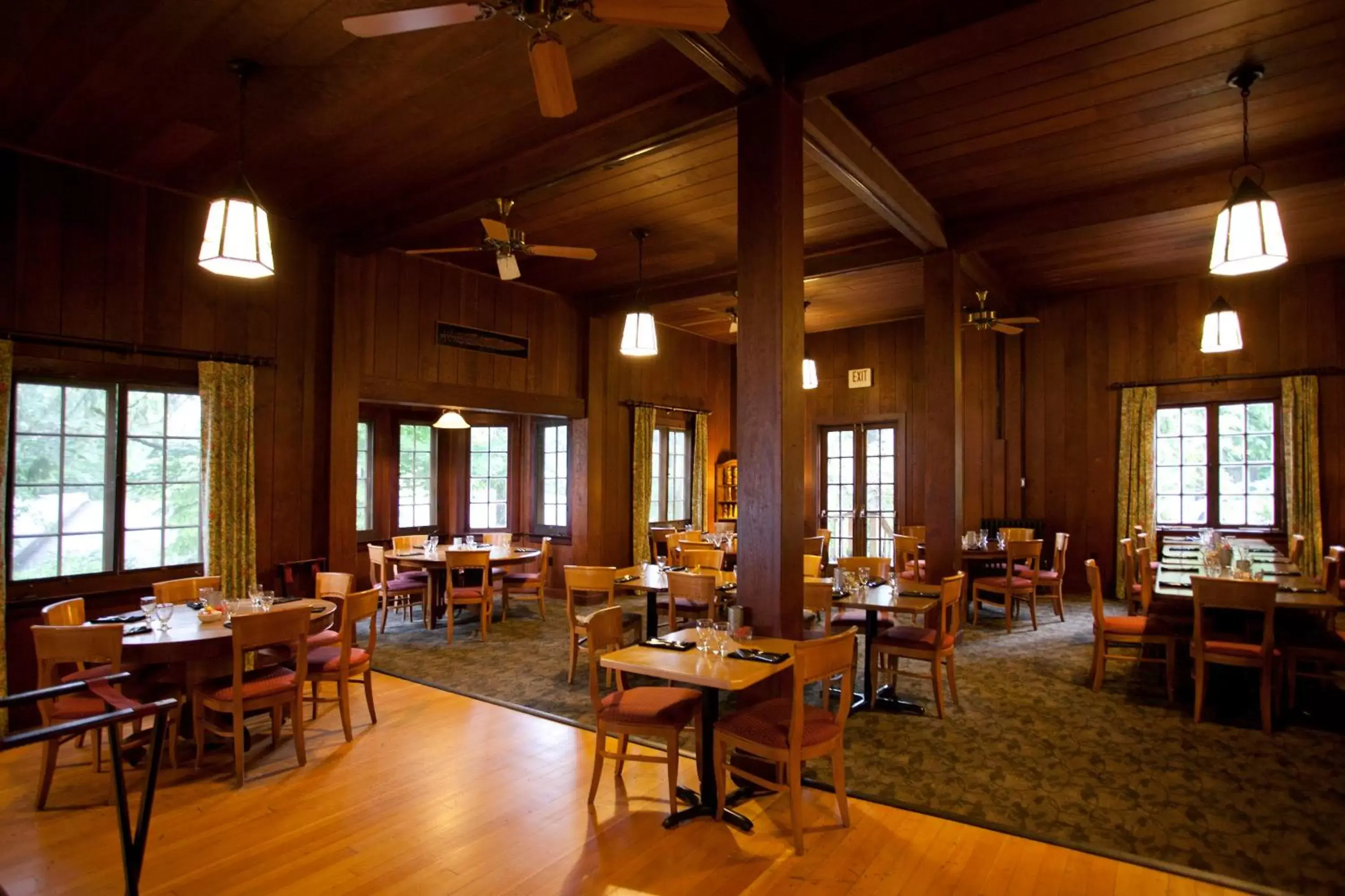 Restaurant/places to eat in Lake Quinault Lodge Restaurant/places to eat in Lake Quinault Lodge