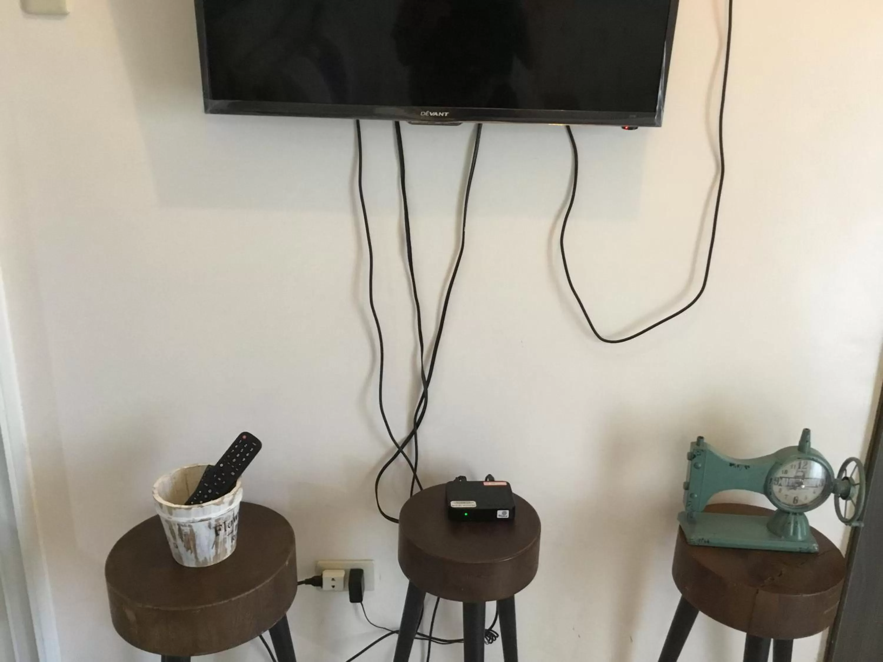 Condo with Free Swimming Pool & Viewing Deck